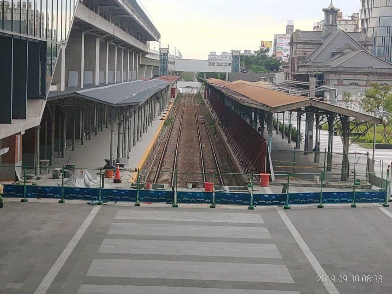 台中城 Taichung - 舊站第二月台重組工程目前已接近收尾的階段，但復原後已不再是最初第二月台的模樣了🤔 .... | Facebook