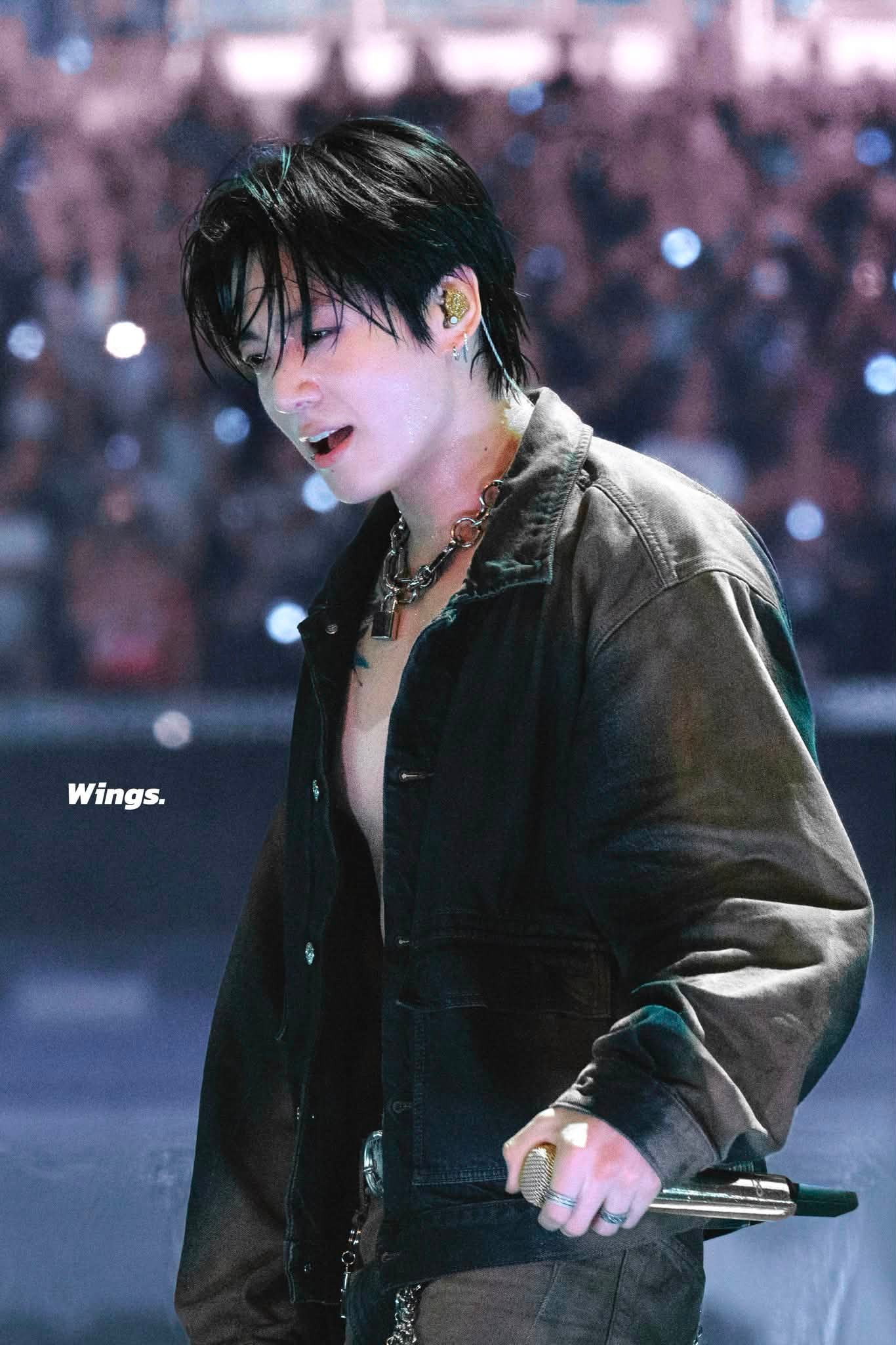 Jungkook performs at BTS world tour Los Angeles