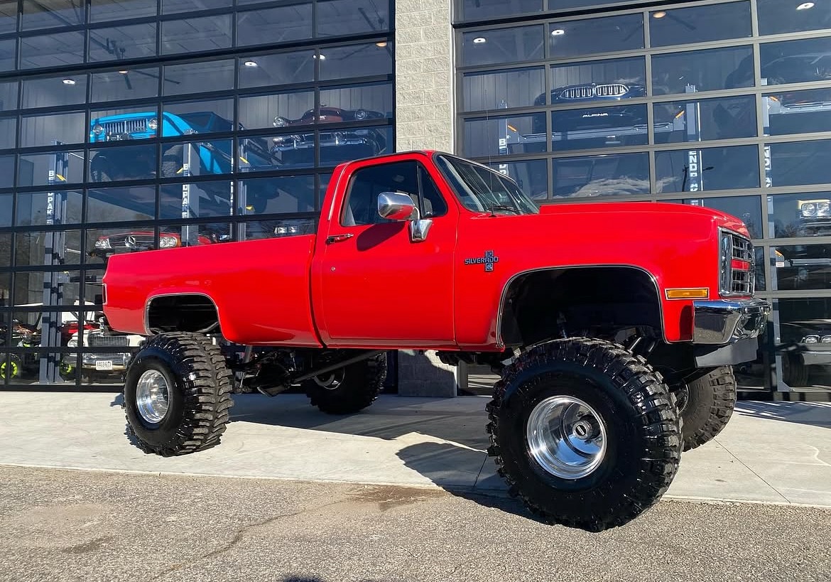 Ultimate - Tag somebody who’d drive this sweet Chevy Squarebody! 🔥🙋🏼‍♂️ ...