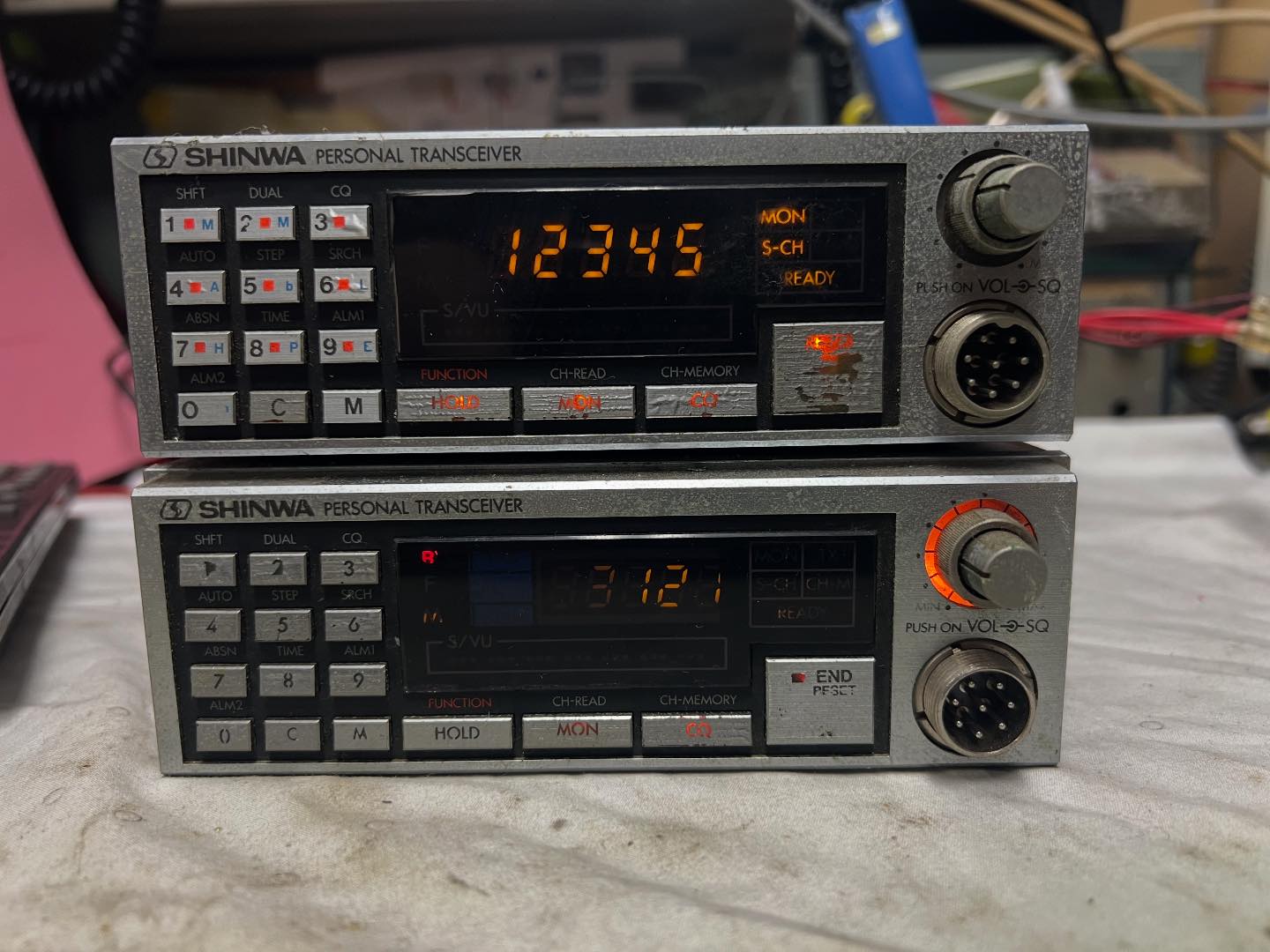 やすです。 パーソナル無線機が発見されました😃 シンワ GⅡとGⅢ😎😎 あなたなら