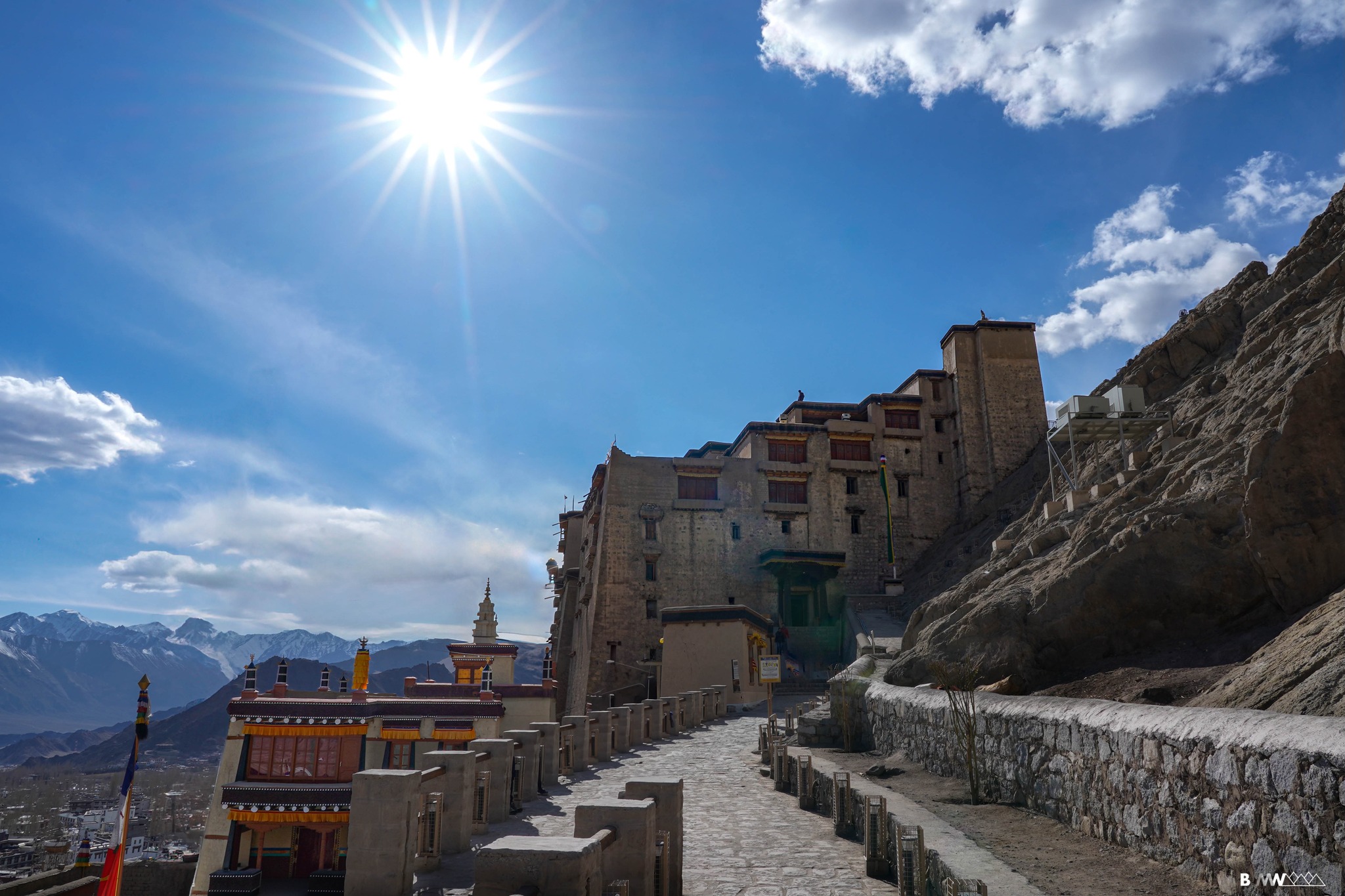 Breathe - Leh Palace (พระราชวังเลห์) สร้างตั้งแต่ต้นศตวรรษที่ 17 โดย ...
