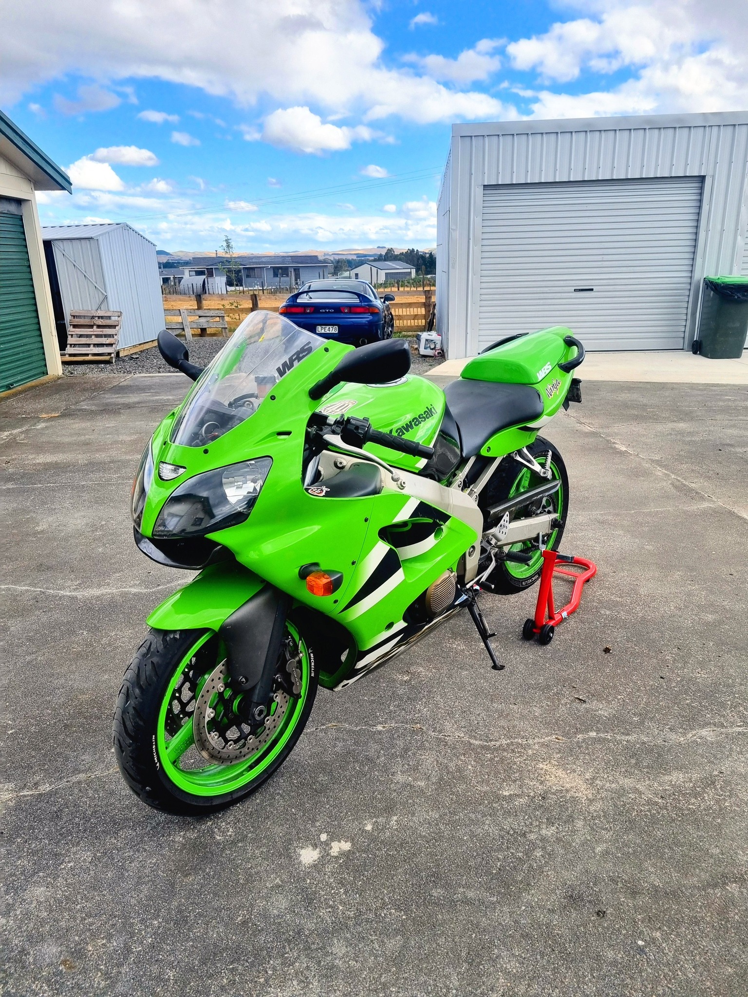 Will a 02-03' frame fit on a 00' zx9r? に適合する 忍者 ZX-6R