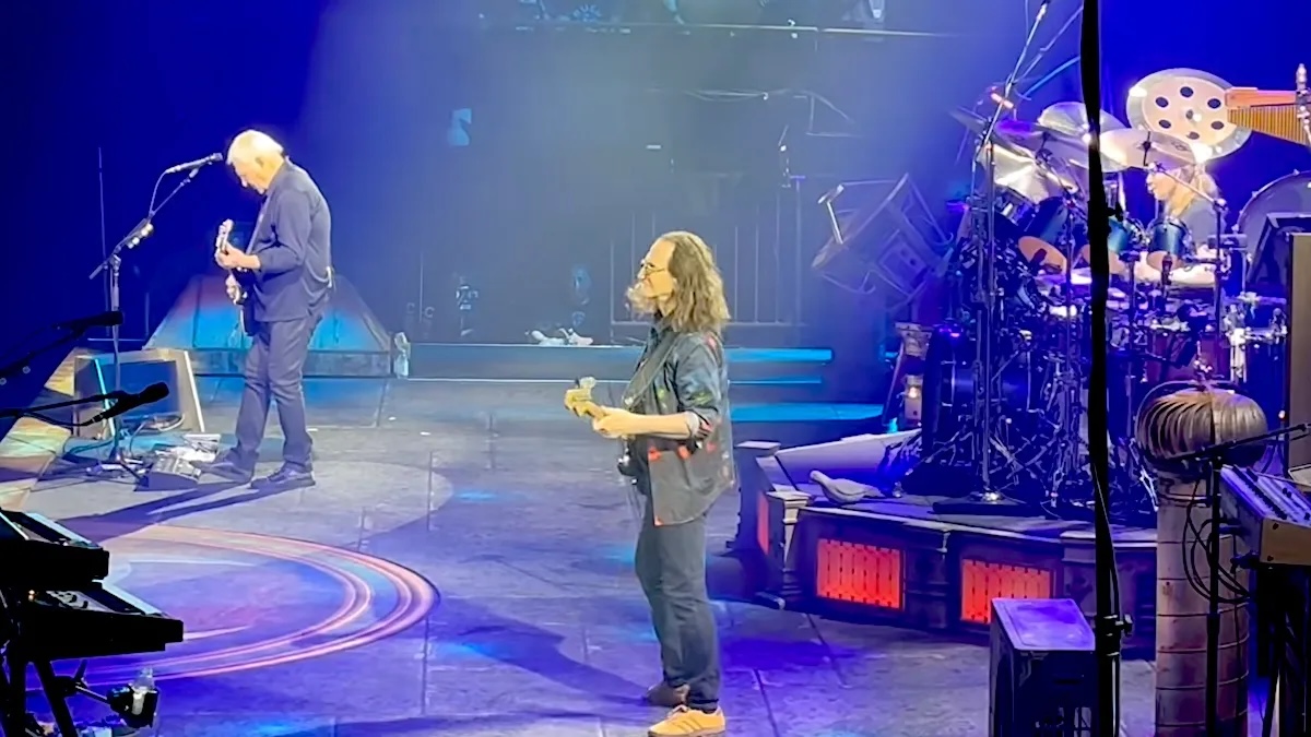 洋楽 Rush Return To The Forum 3963 Days Later The last song that RUSH played (Working Man with a riff from
