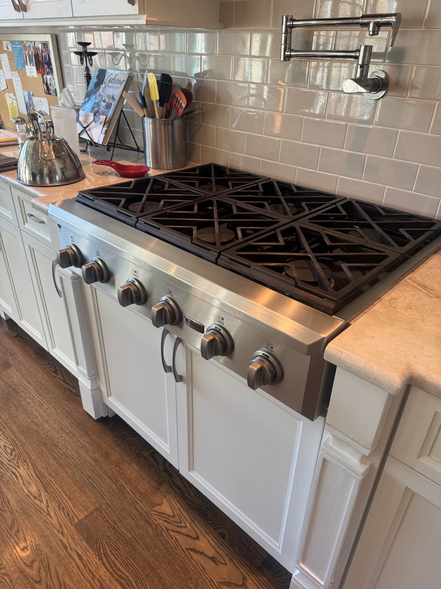 GE Monogram Gas Cooktop. - Ranges & Ovens - Hinsdale, Illinois