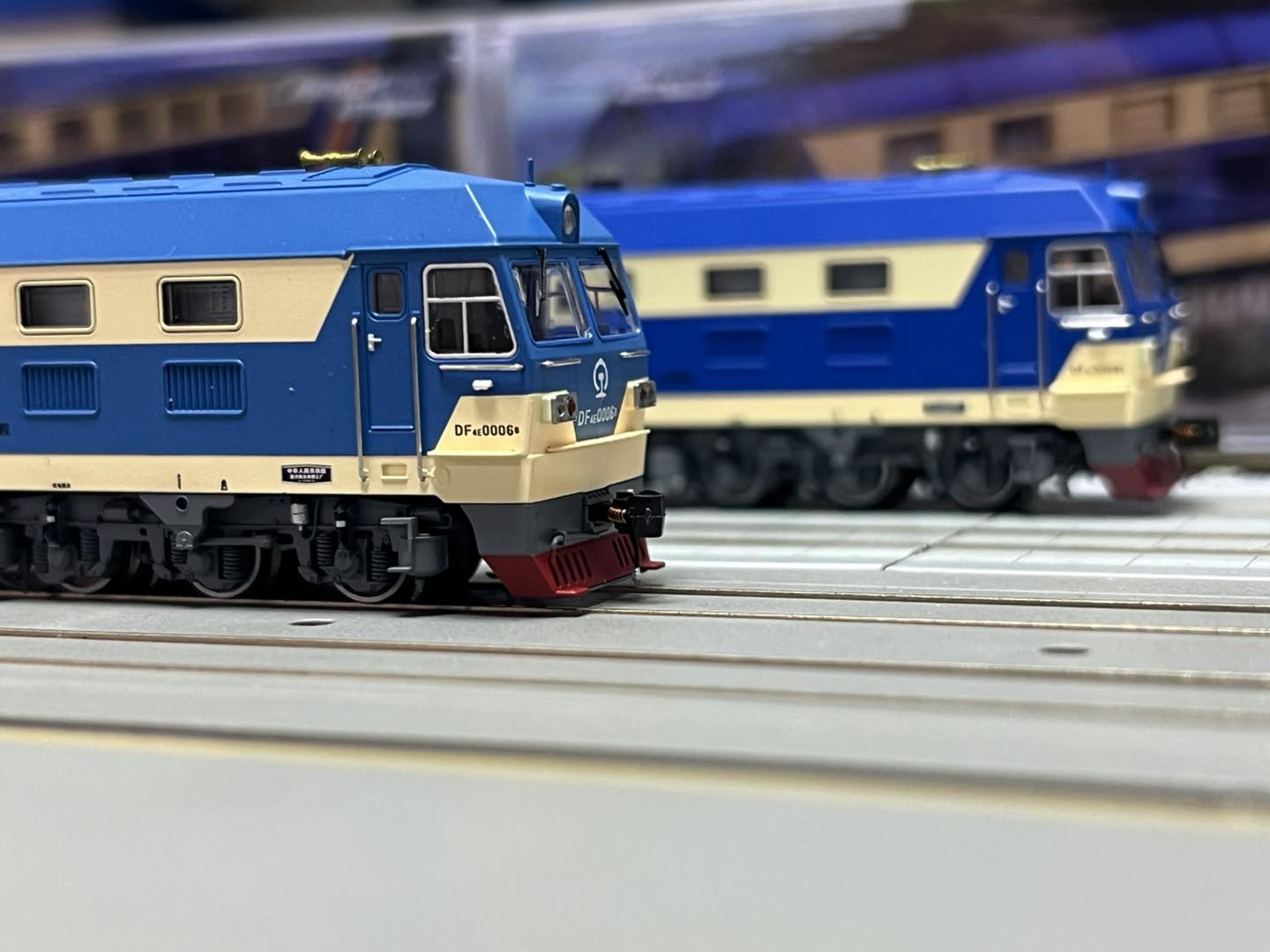 產品展示-N Scale]長鳴北韓鐵路DF4B 264，DF4C 274內燃機車及Kunter 中