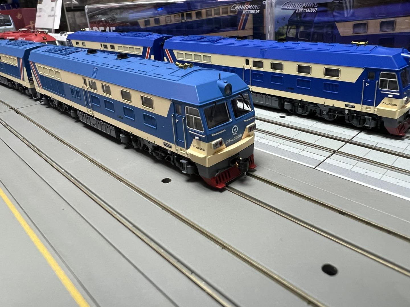產品展示-N Scale]長鳴北韓鐵路DF4B 264，DF4C 274內燃機車及Kunter 中