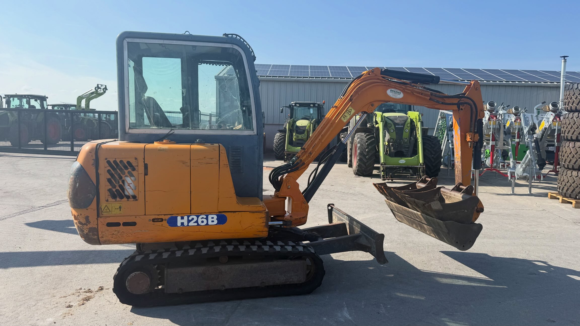 Hanix H26B Mini Digger for sale - €12000 Year : 2001 Hours : 3345