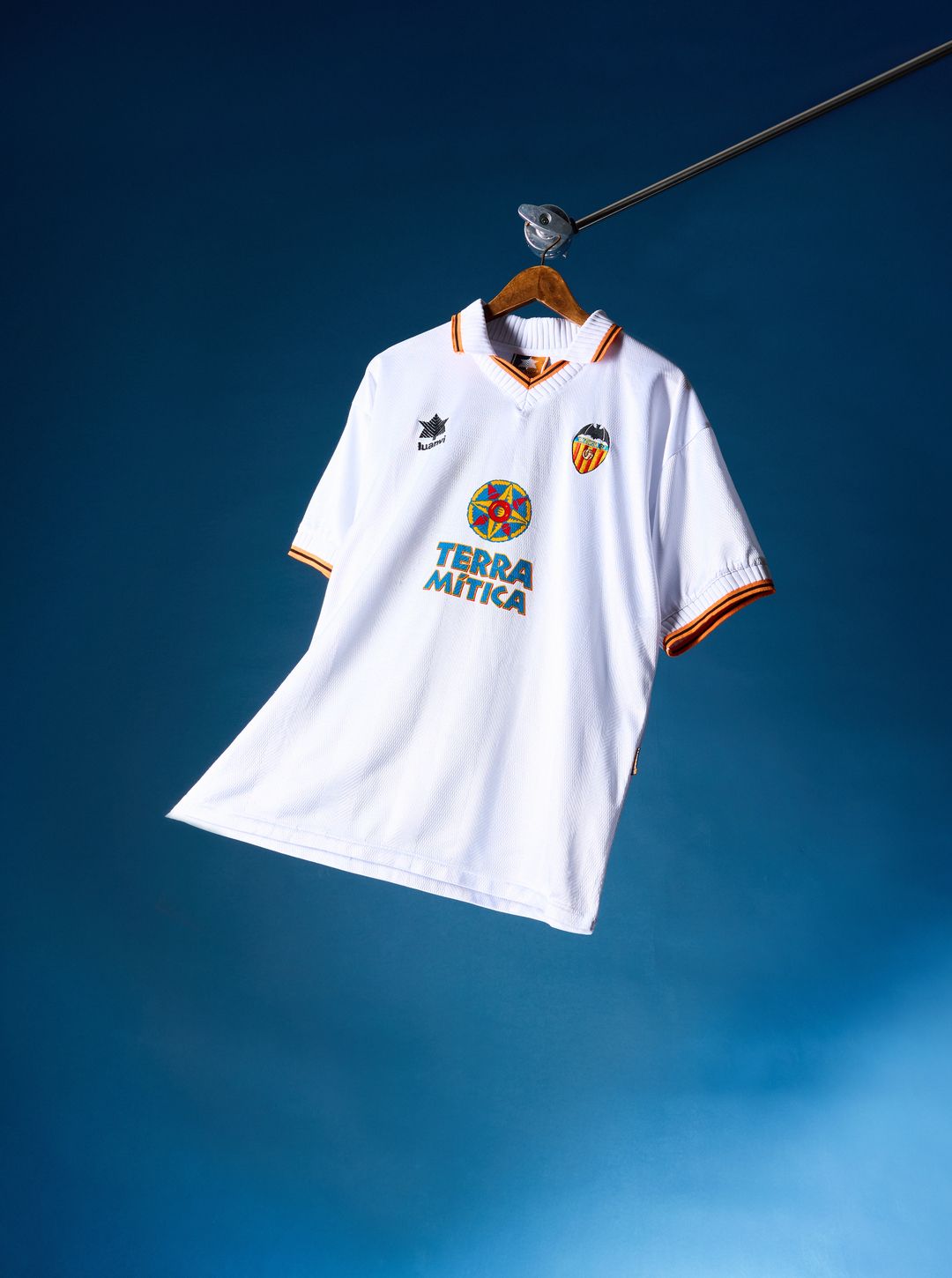 Classic - Valencia 1998 Home by Luanvi | Mendieta 🦇 Hitting the