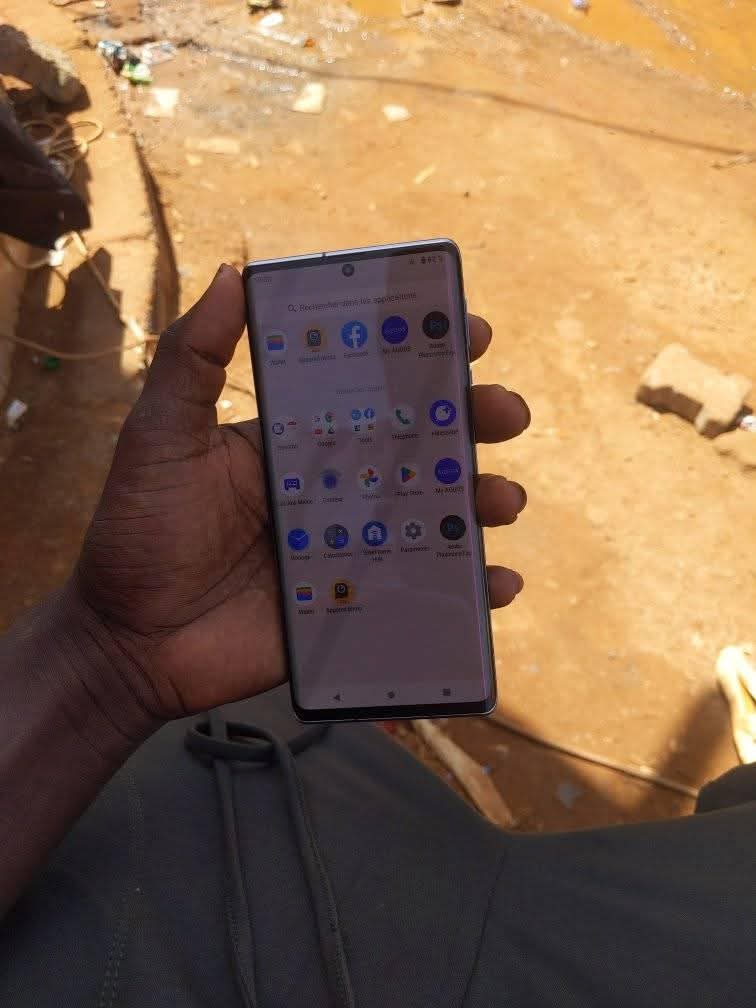 Sharp R6 5G 128go RAM 12 - Cell Phones - Dakar, Senegal | Facebook ...