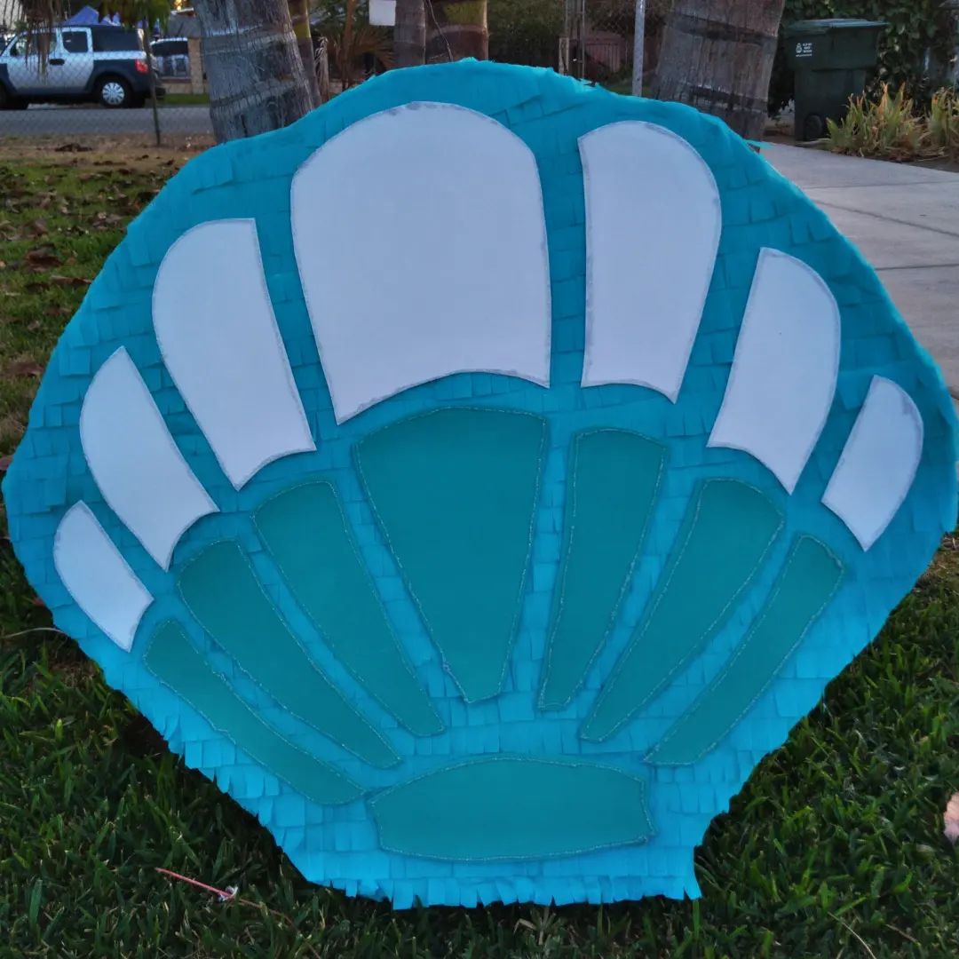 She sells sea shells by the sea shore.... - Mini Pull Piñatas