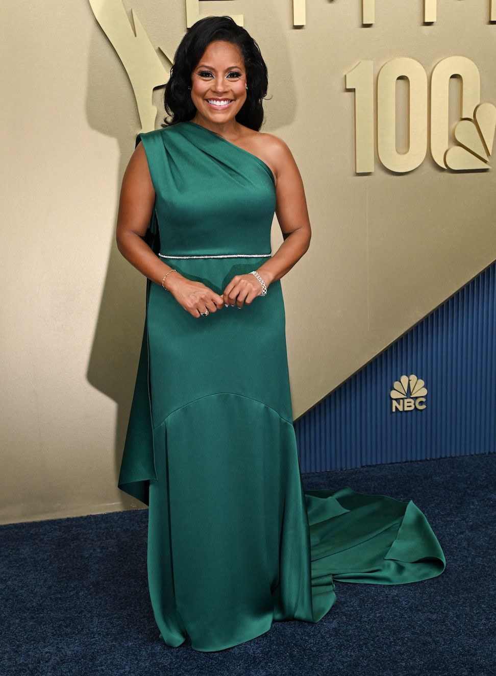 The #2026Emmys are officially here, and 'Today' host Sheinelle Jones is looking radiant on the red carpet! Sound off below what you think about her gorgeous emerald green gown!