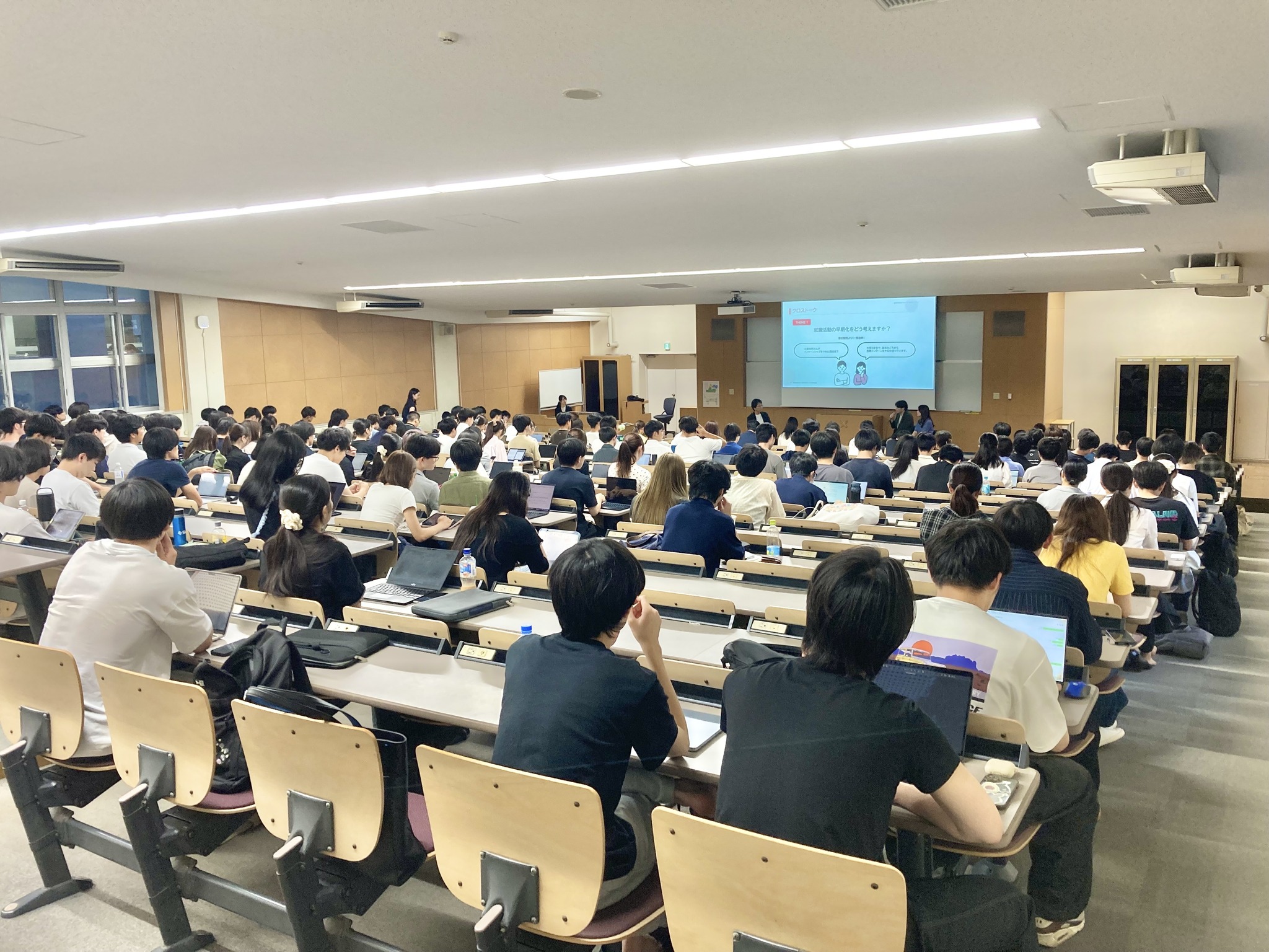 カ*ズ様 慶應義塾大学豫科　法・三・G　　修了記念　（４４枚の写真が貼り付け） 慶應義塾 / Keio University added a - 慶應義塾 / Keio University