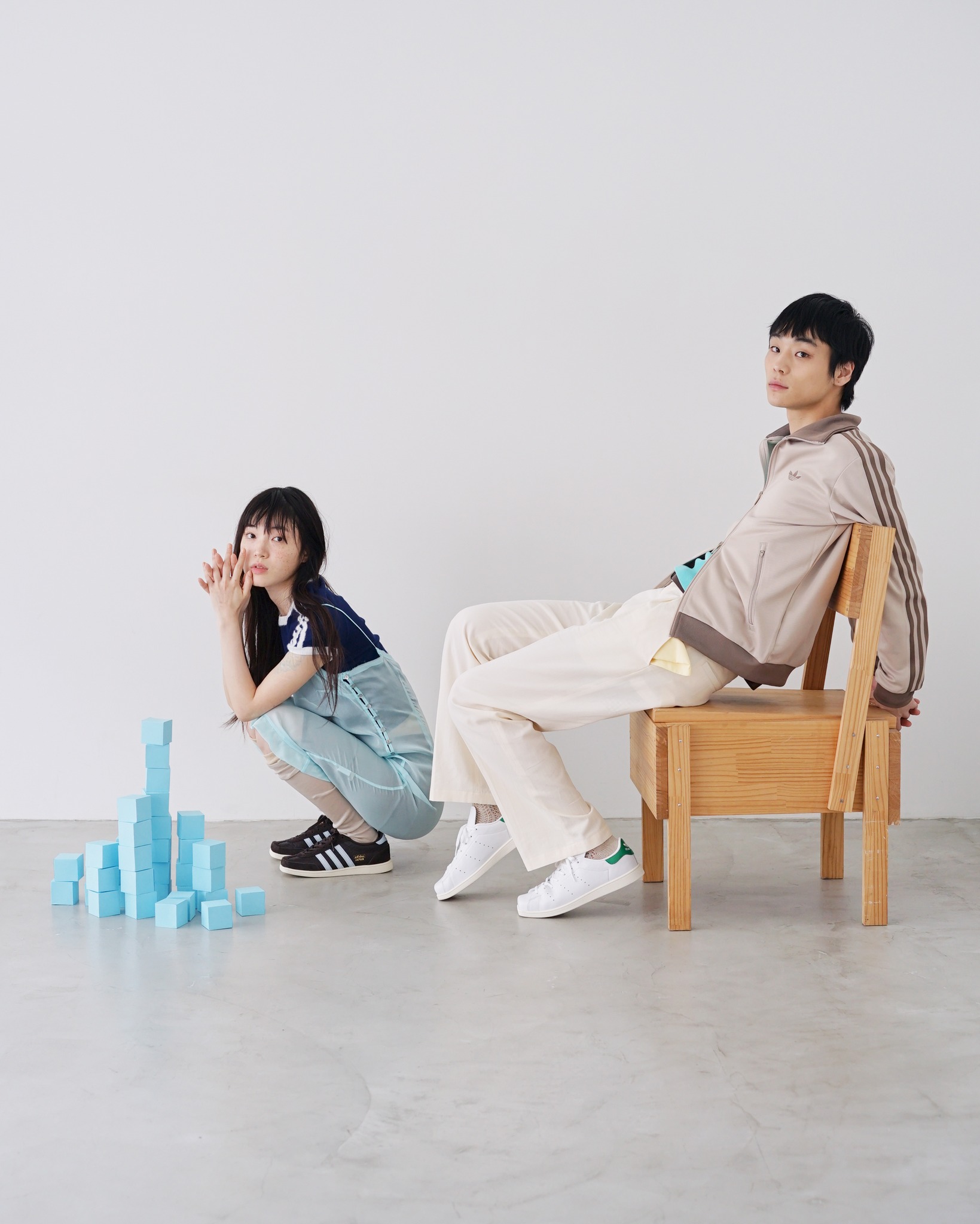 adidas Originalsの不屈の名作たちをスクエアトゥにアレンジ。 大胆な