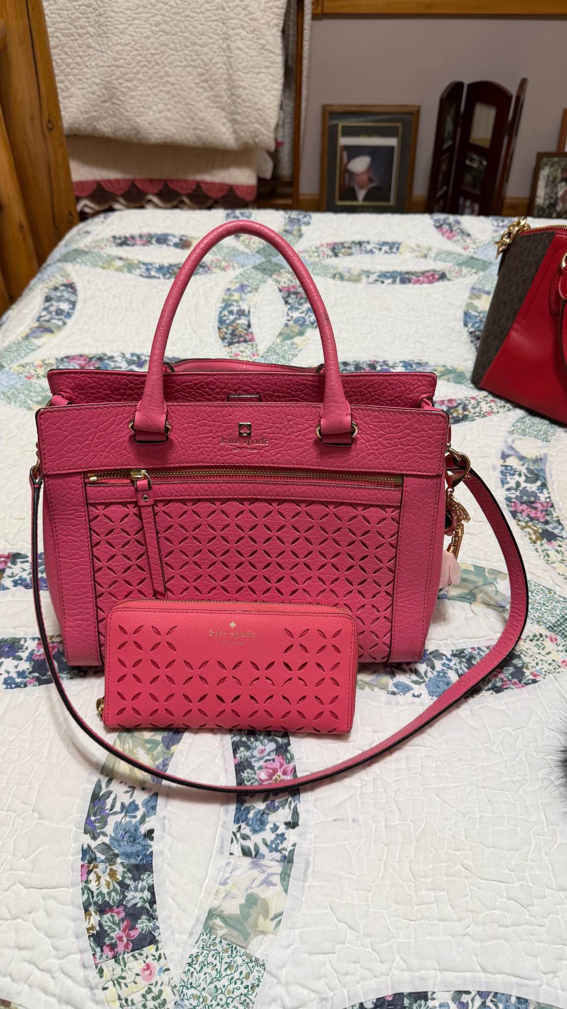 2点おまとめ　kate spade 革ハンドバッグ&イナバヨシエスカート Vibrant pink Kate Spade satchel and matching zip-around wallet set