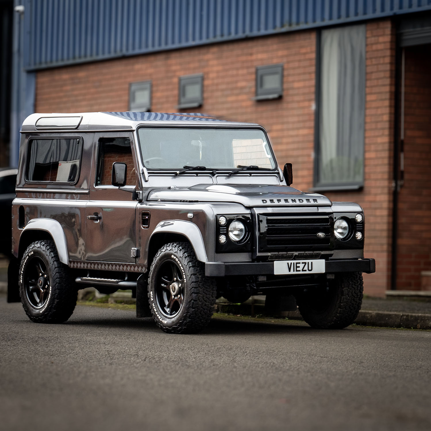 Paramount - This Defender might look classic — but under the skin, it's ...