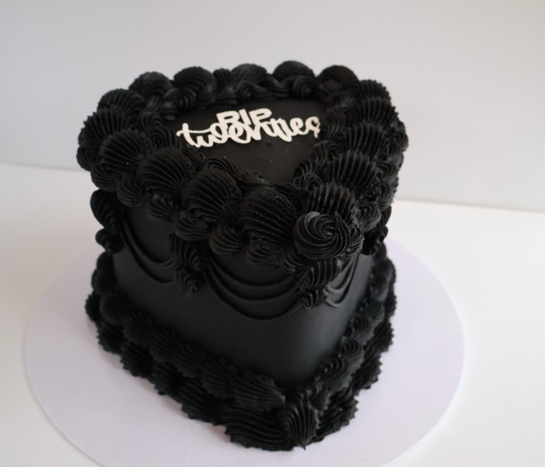 Holly’s cakes - 🖤 RIP twenties 🩶 black heart cake with... | Facebook