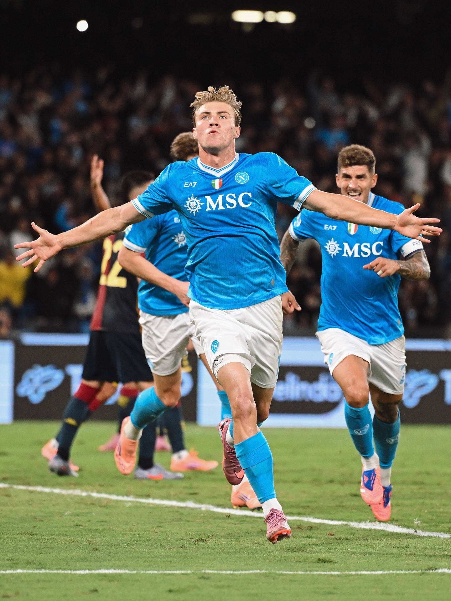Curve - Rasmus Højlund : Nike Mercurial Vapor16 'Scary Good' Pack ...