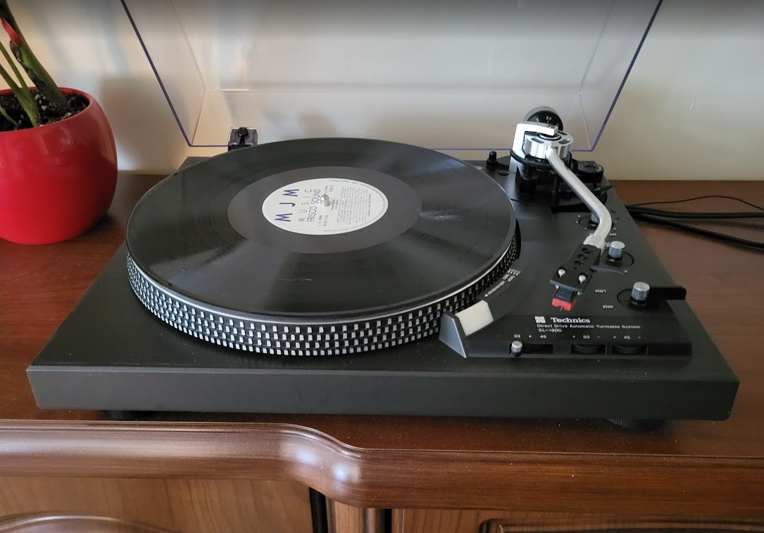 Unique NEW DJ Technics SL1200 MK3 set with Vestax PMC-05PROIII