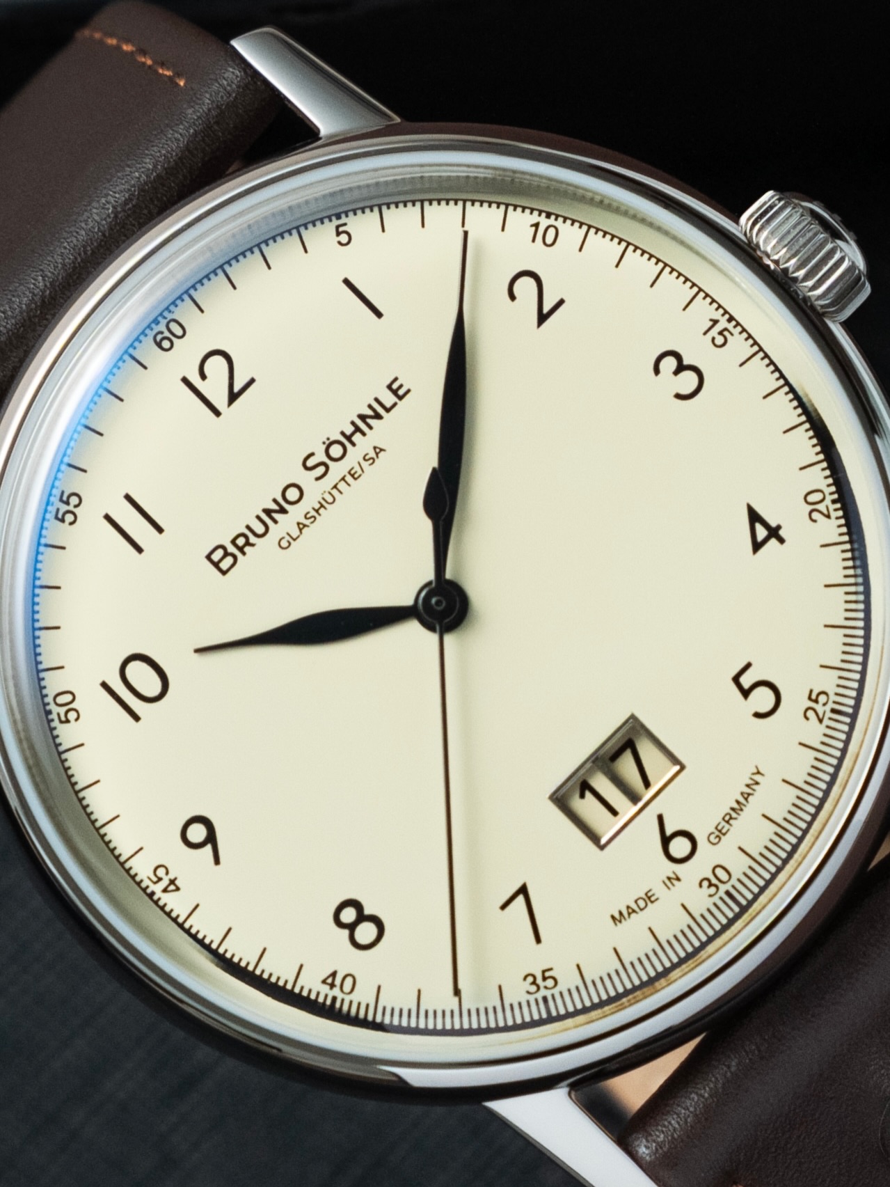Bruno Söhnle Bergamo Big (39mm) The cream-colored dial with black