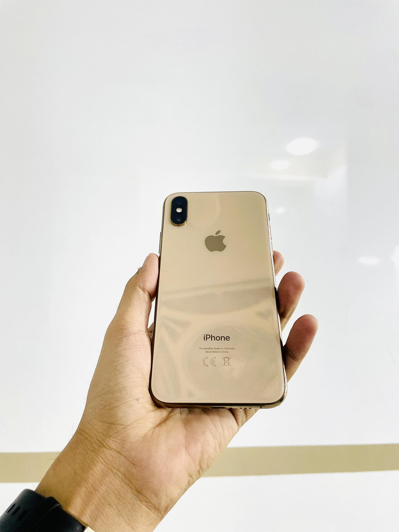 The golden iPhone XS looks amazing, even to this day