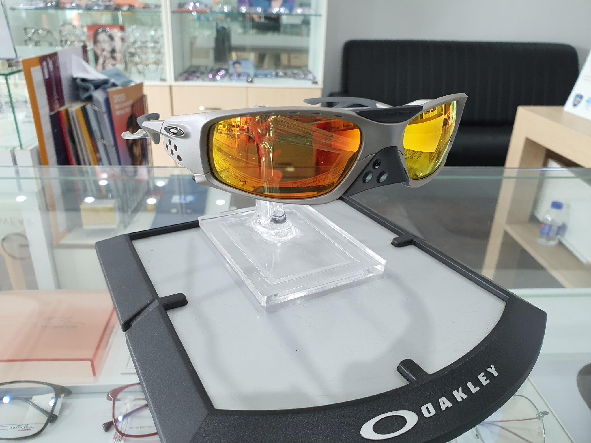 The all new Oakley Plantaris SQ OO9529 now available. Built to 