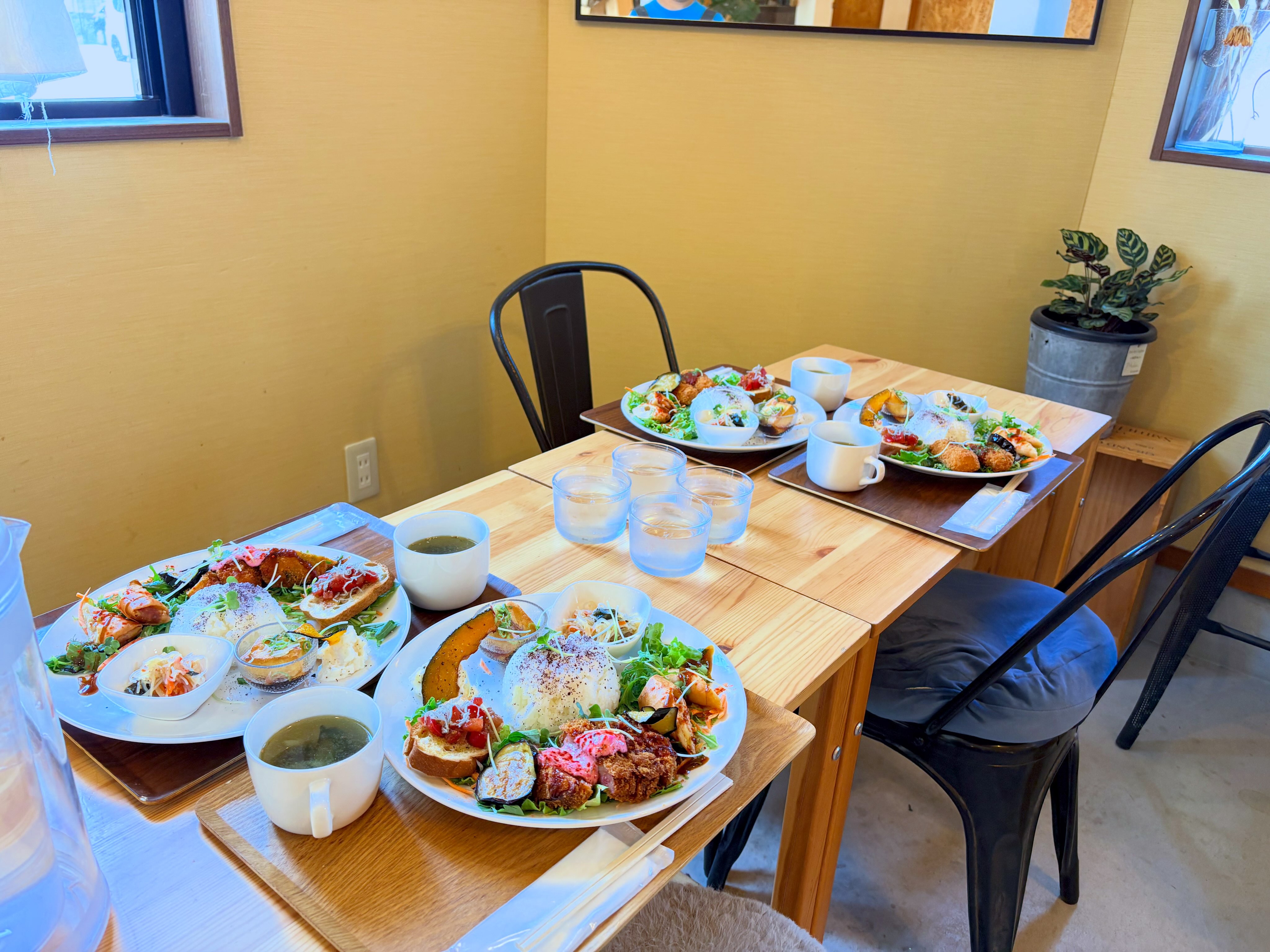 街角 食堂 ハラハチ