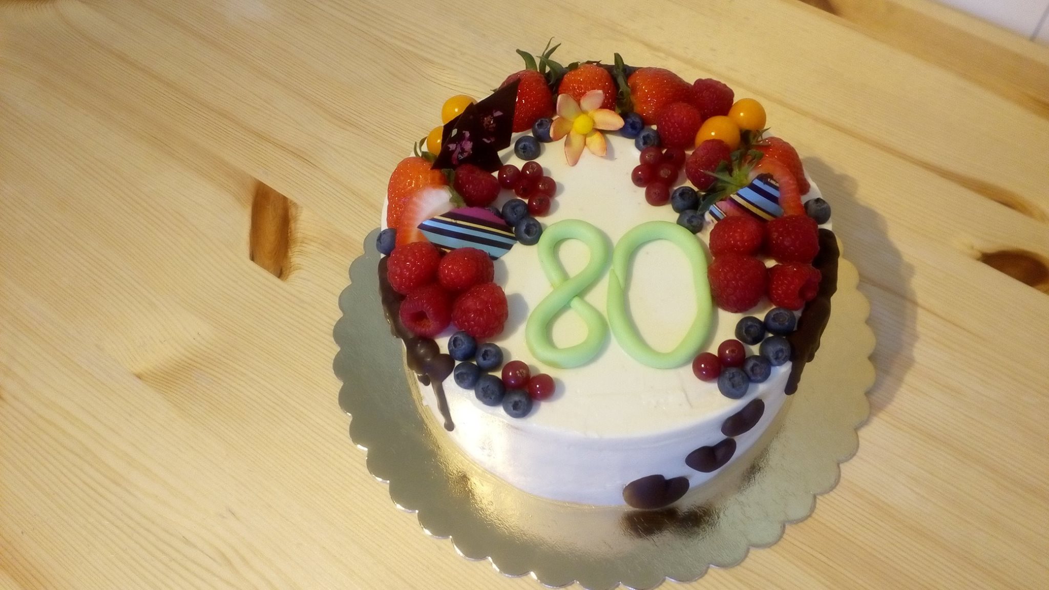 Sjokolade bunn, kake fylt med... - Kake Viktoria - Tromsø