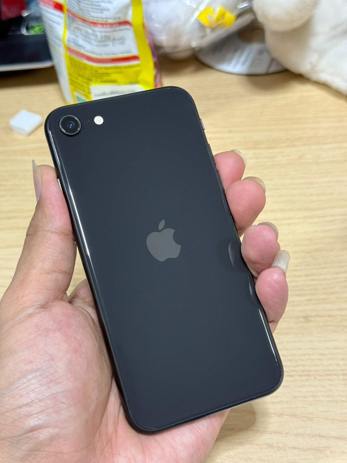 iPhone SE2 128GB เครื่องศูนย์ไทย อัพ iOS 26 ล่าสุดได้ ใช้แอพธนาคารได้ ...