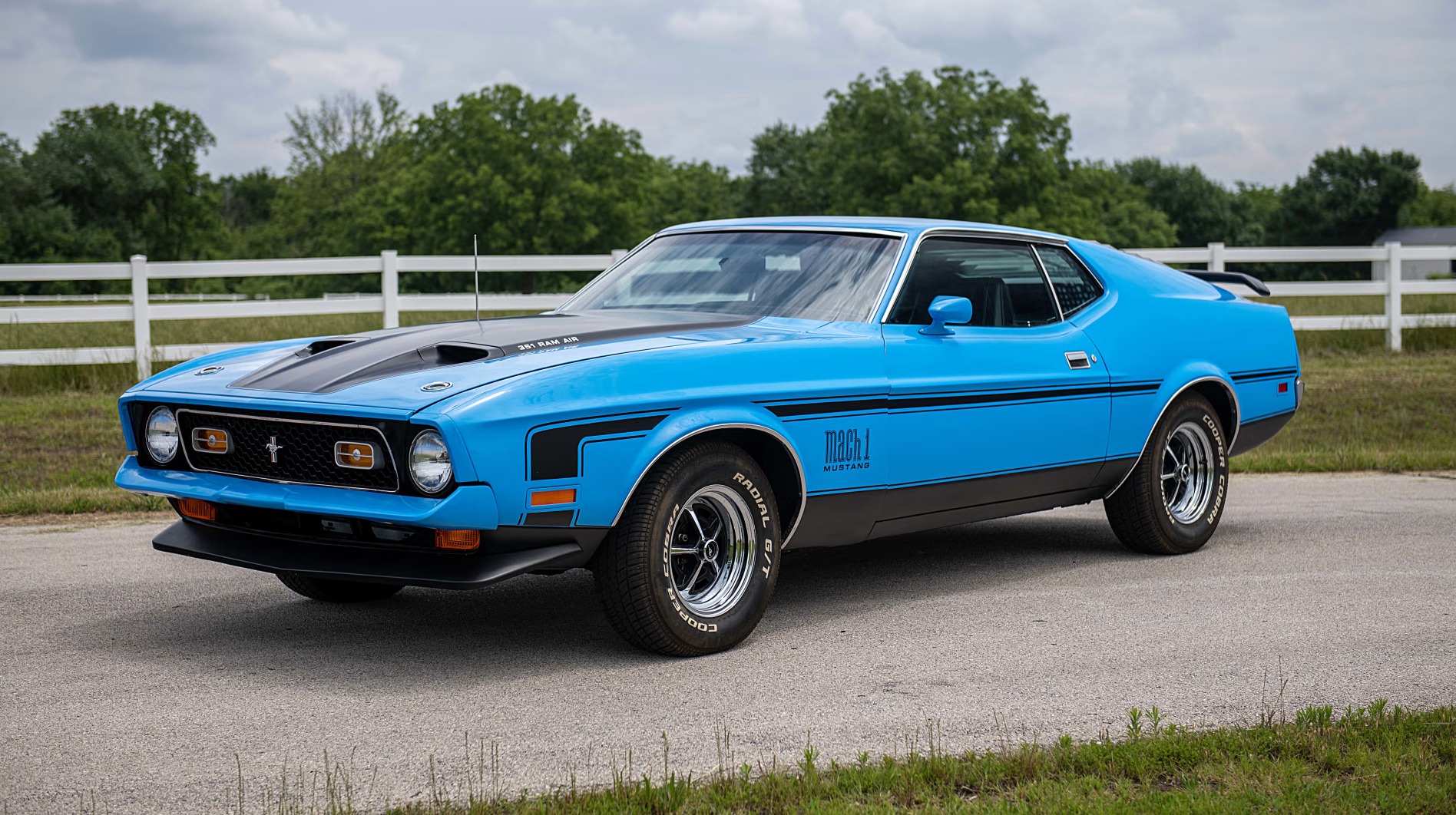 Grabber Blue 🔷 1971 Ford Mustang Mach 1 Fastback // 351 CI V-8