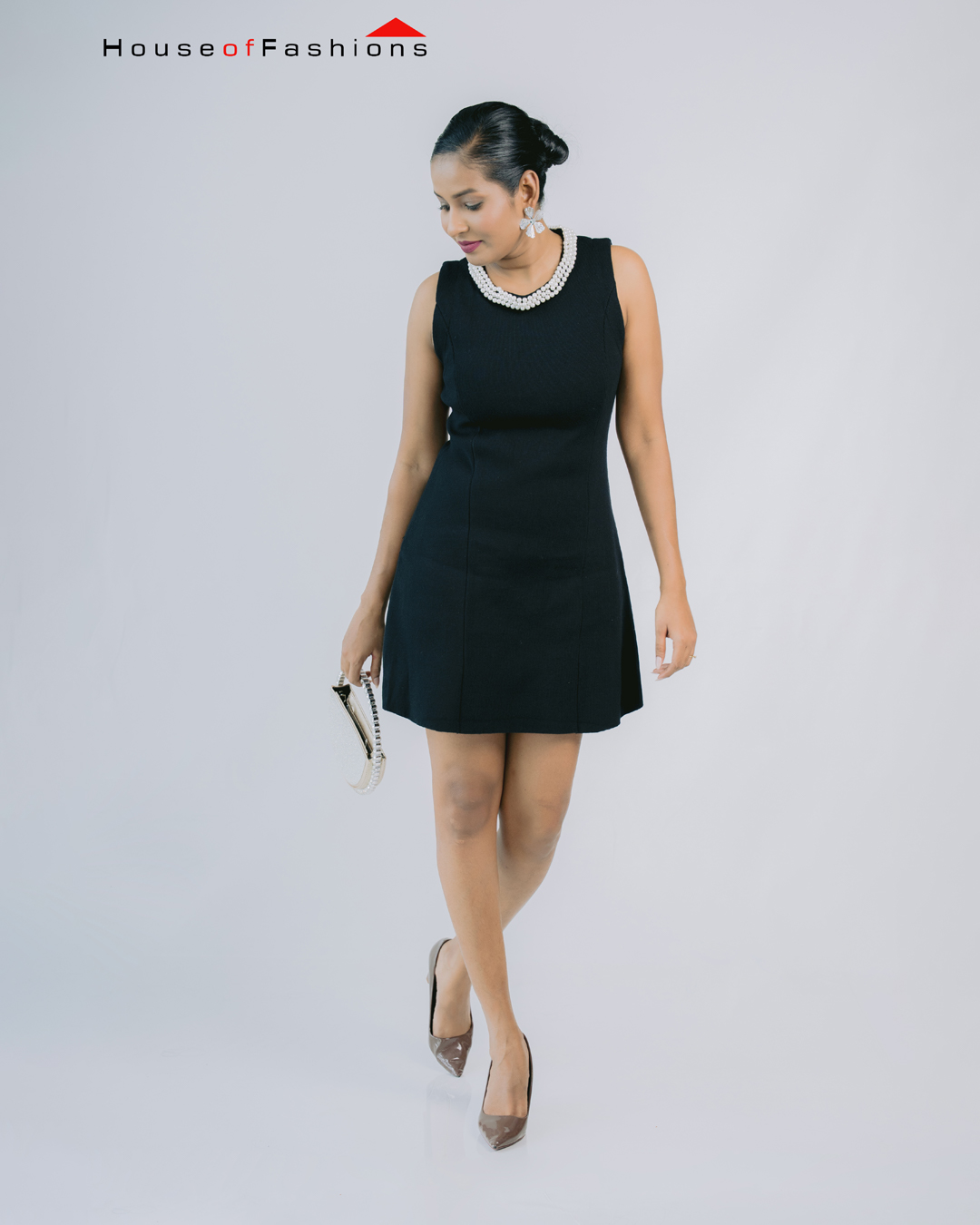 black dress dinner party Little dress, endless possibilities. 🖤✨ Own the night with a timeless look that blends effortless elegance with modern sophistication. Whether it's a cocktail party, date, or special celebration, this Color:Floral Black Blue Bateau neck What is Grand Sirenis Evening gown Find midi