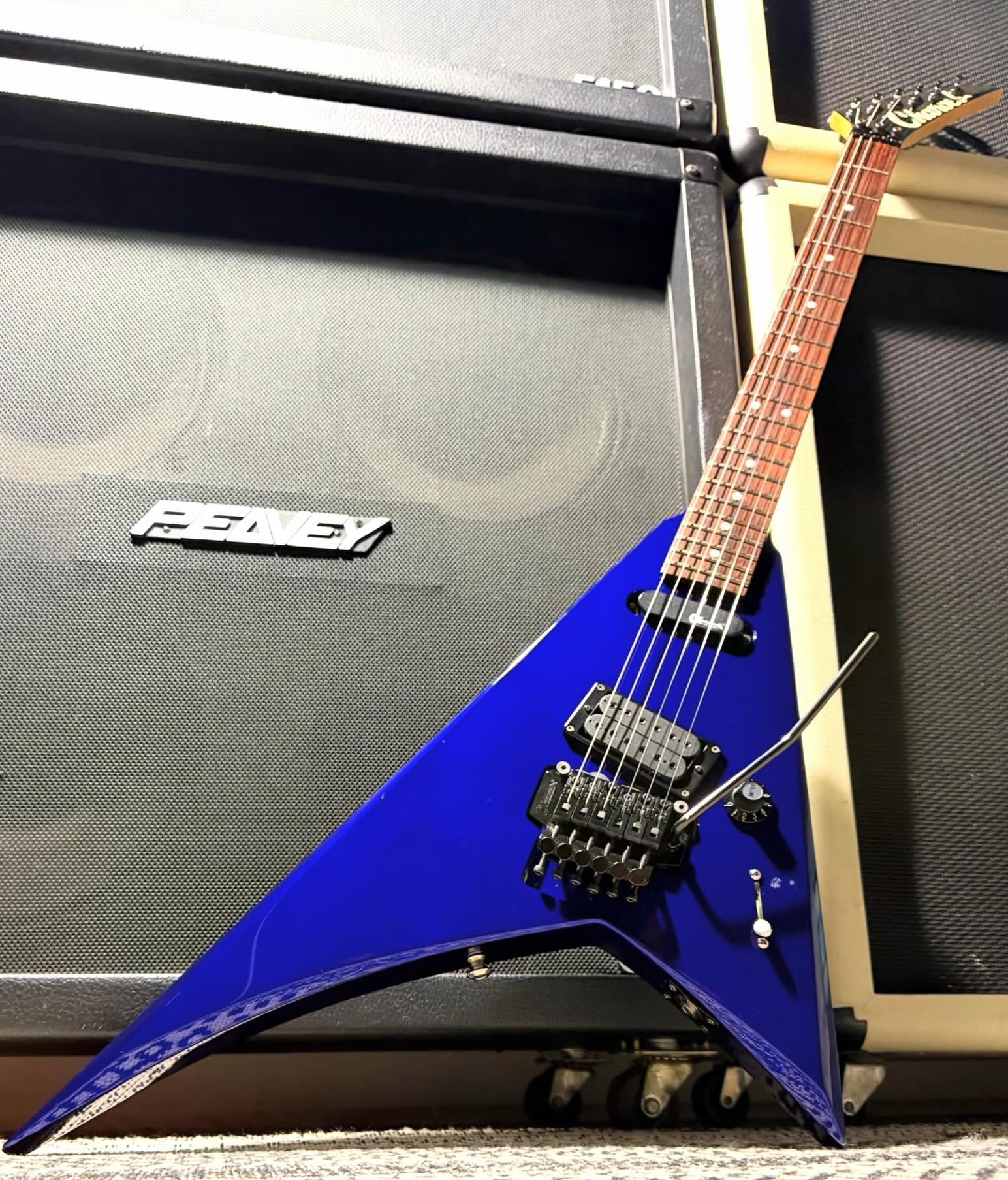 FLOYD ROSE FRIDAY! 🤘🏼🤘🏼 Killer blue Charvel, with Floyd Rose