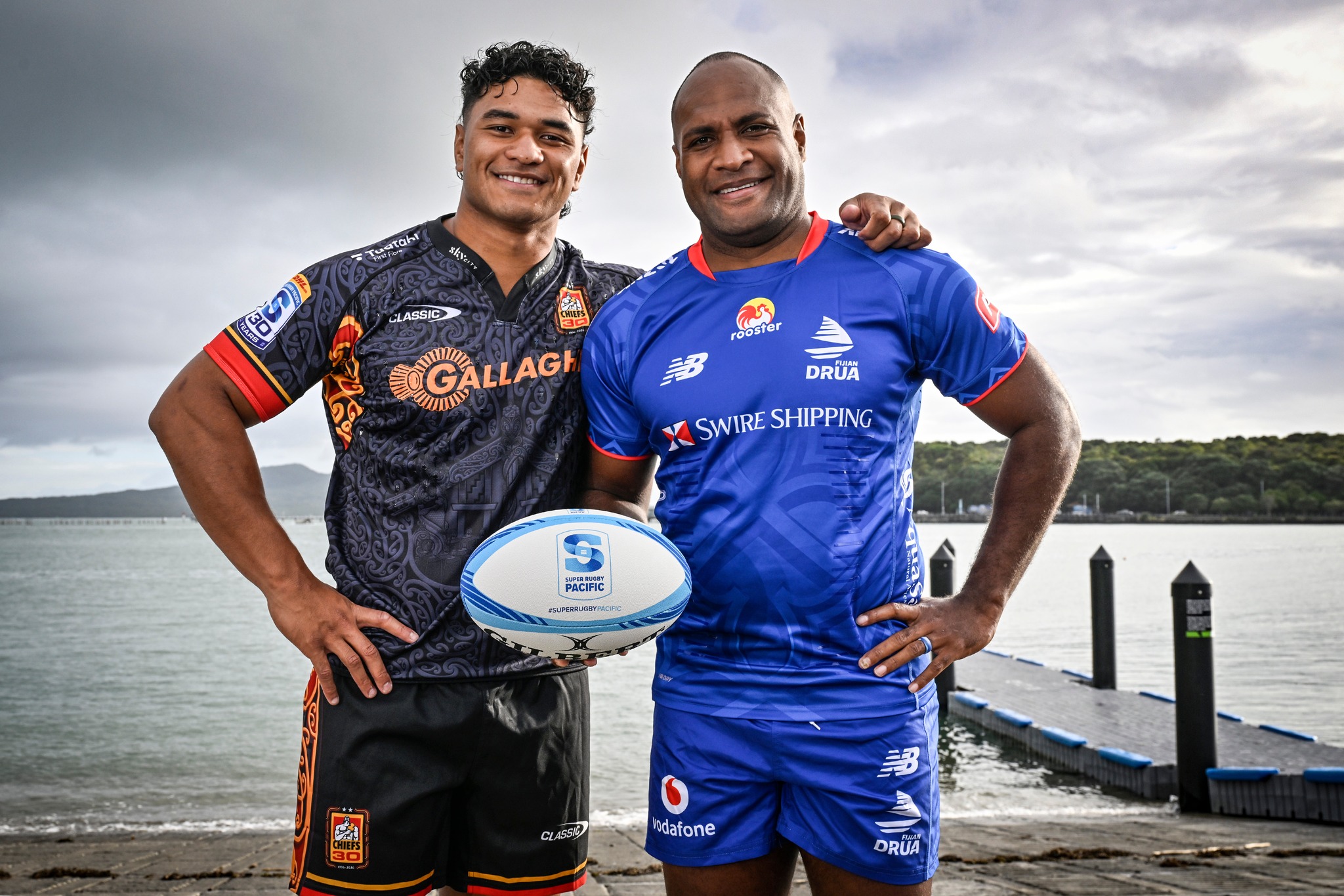 FBC - Wallace Sititi (Chiefs) and Manasa Mataele (Fijian Drua) pose for ...