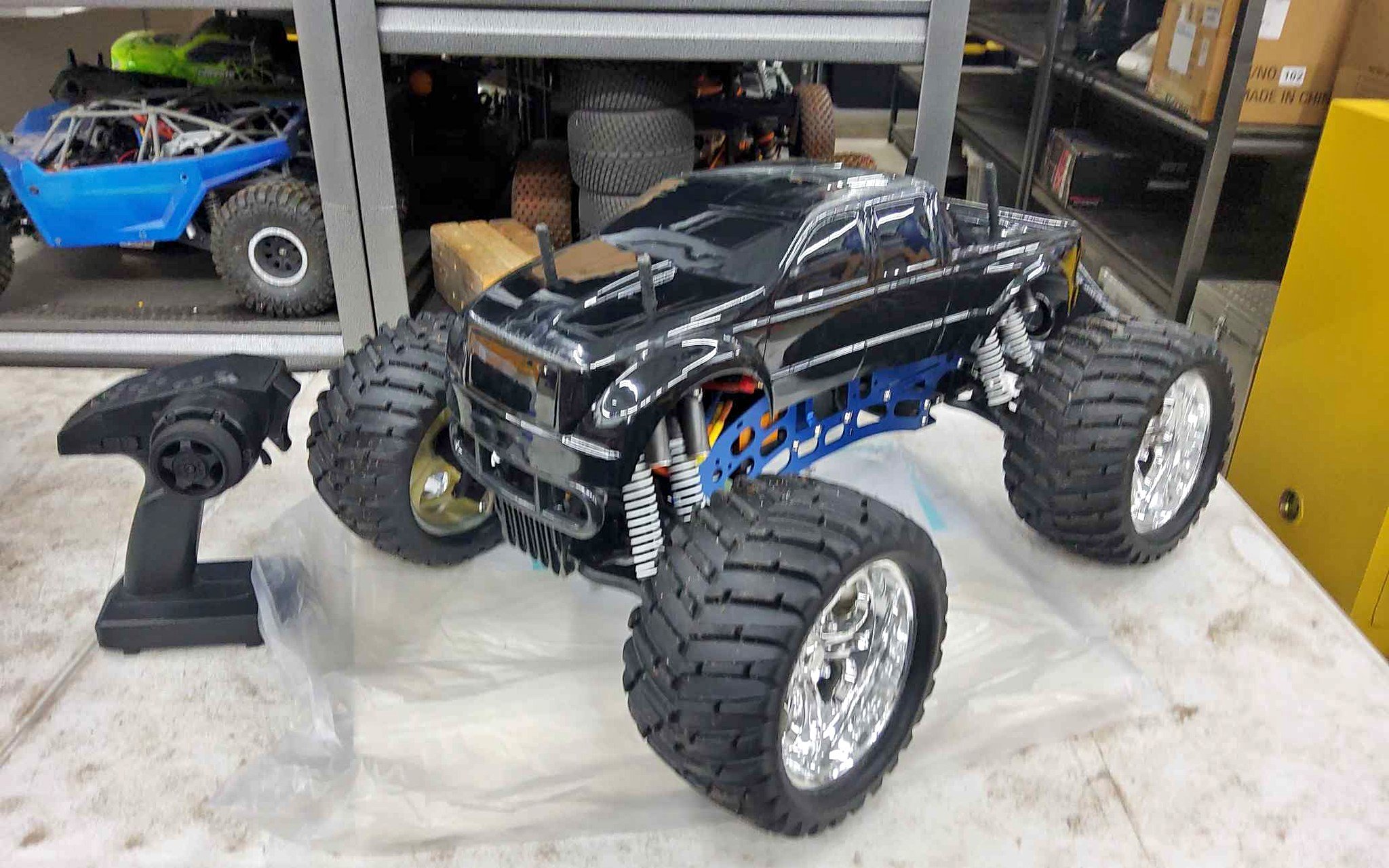 CEN Colossus 1/8 4x4 monster truck - Cars & Trucks - Jacksonville ...