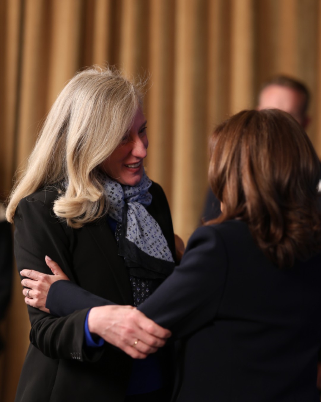 Photo Reproduite Signée De Kamala Harris Et Hillary Clinton - Format 8x11 Pouces - Non Authentifiée