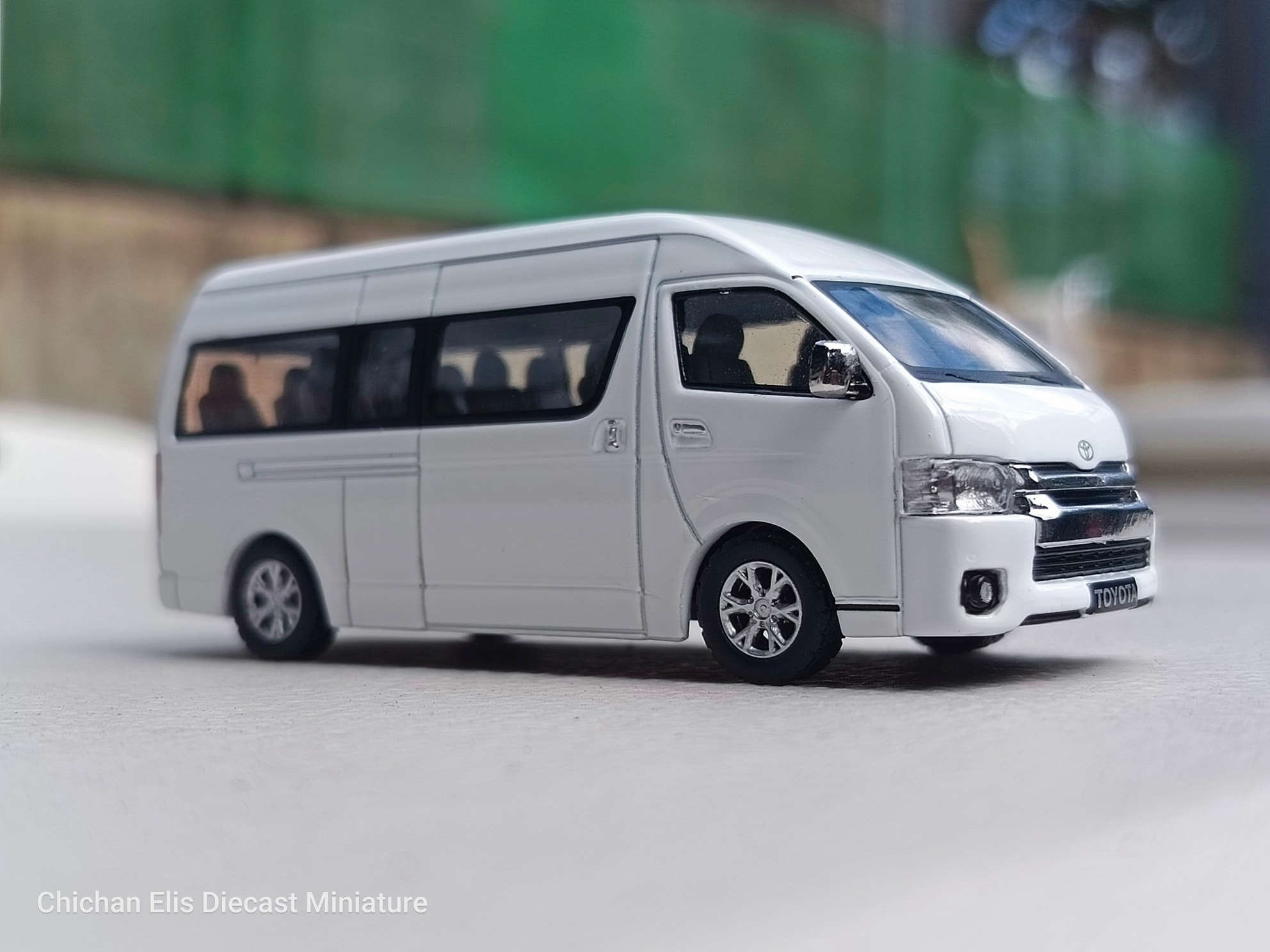 PRE ORDER : OTTO Mobile X CLDC Exclusive 1:18 Toyota Hiace LBWK