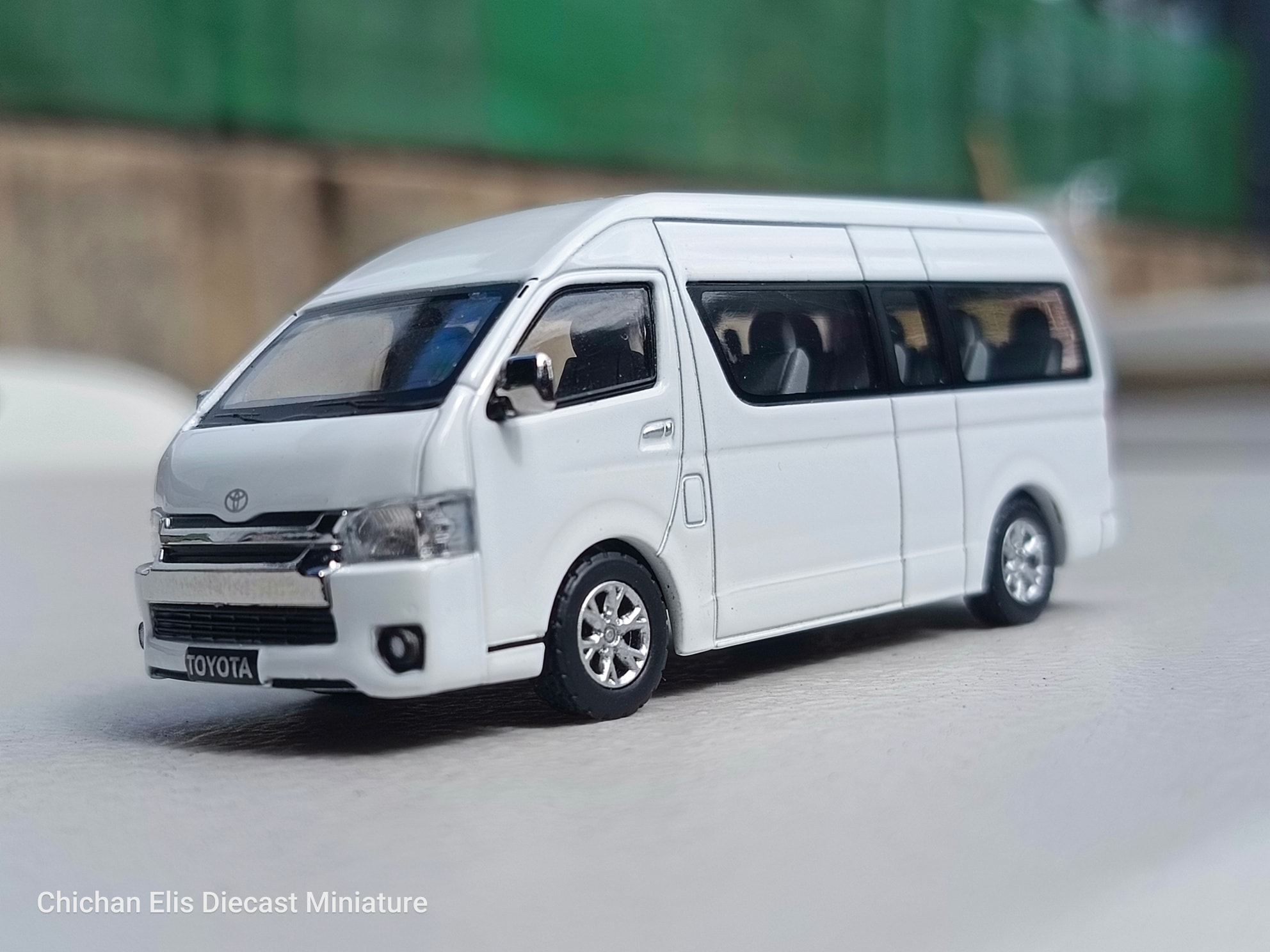 PRE ORDER : OTTO Mobile X CLDC Exclusive 1:18 Toyota Hiace LBWK