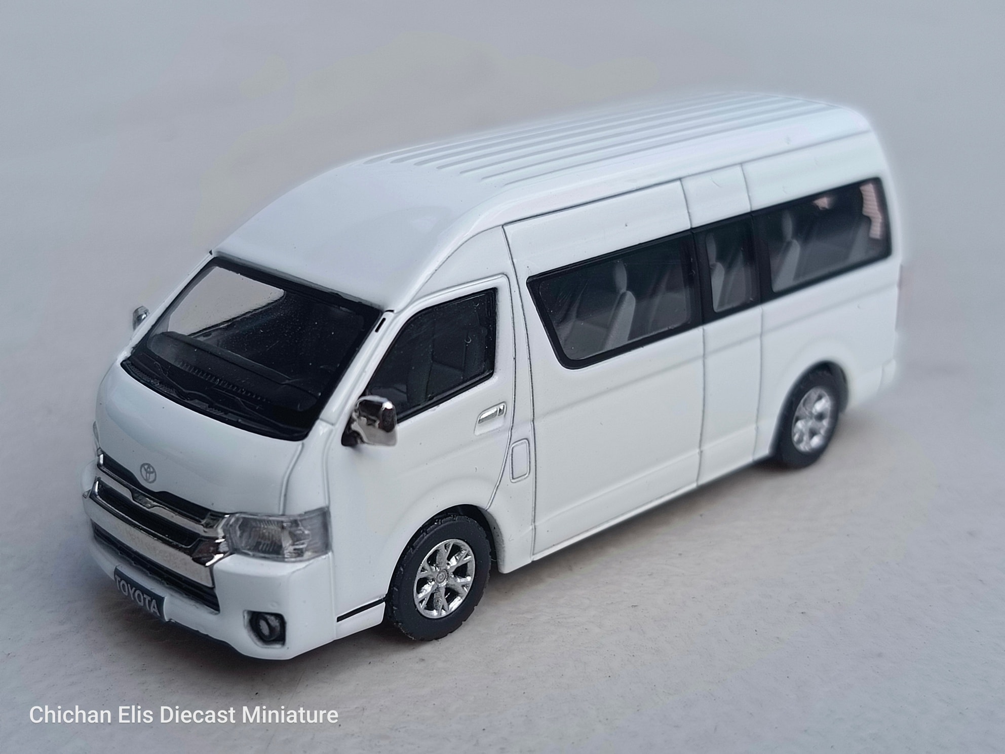 PRE ORDER : OTTO Mobile X CLDC Exclusive 1:18 Toyota Hiace LBWK