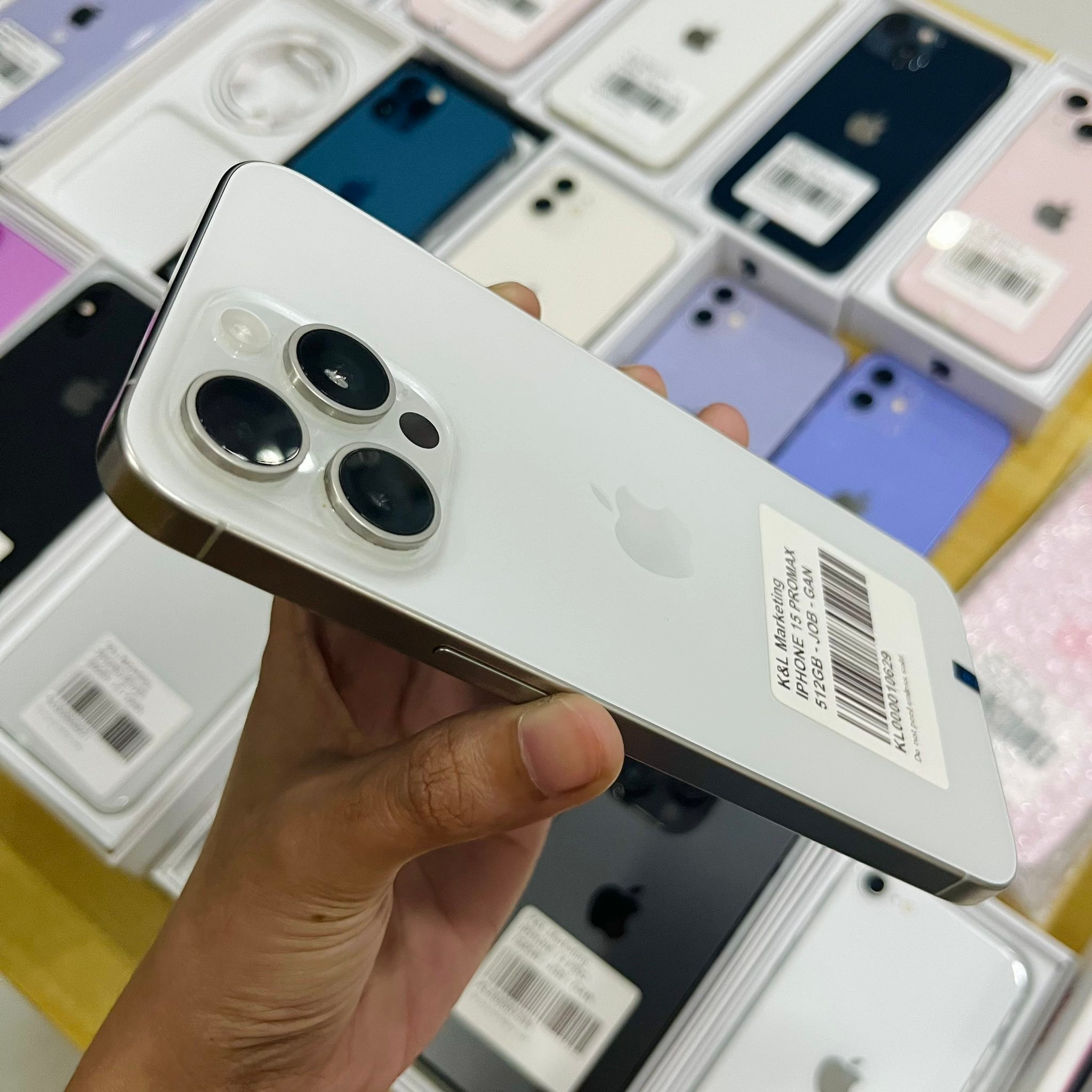 White Titanium iPhone 15 Pro Max 512gb is now at ₱51,999 Only 