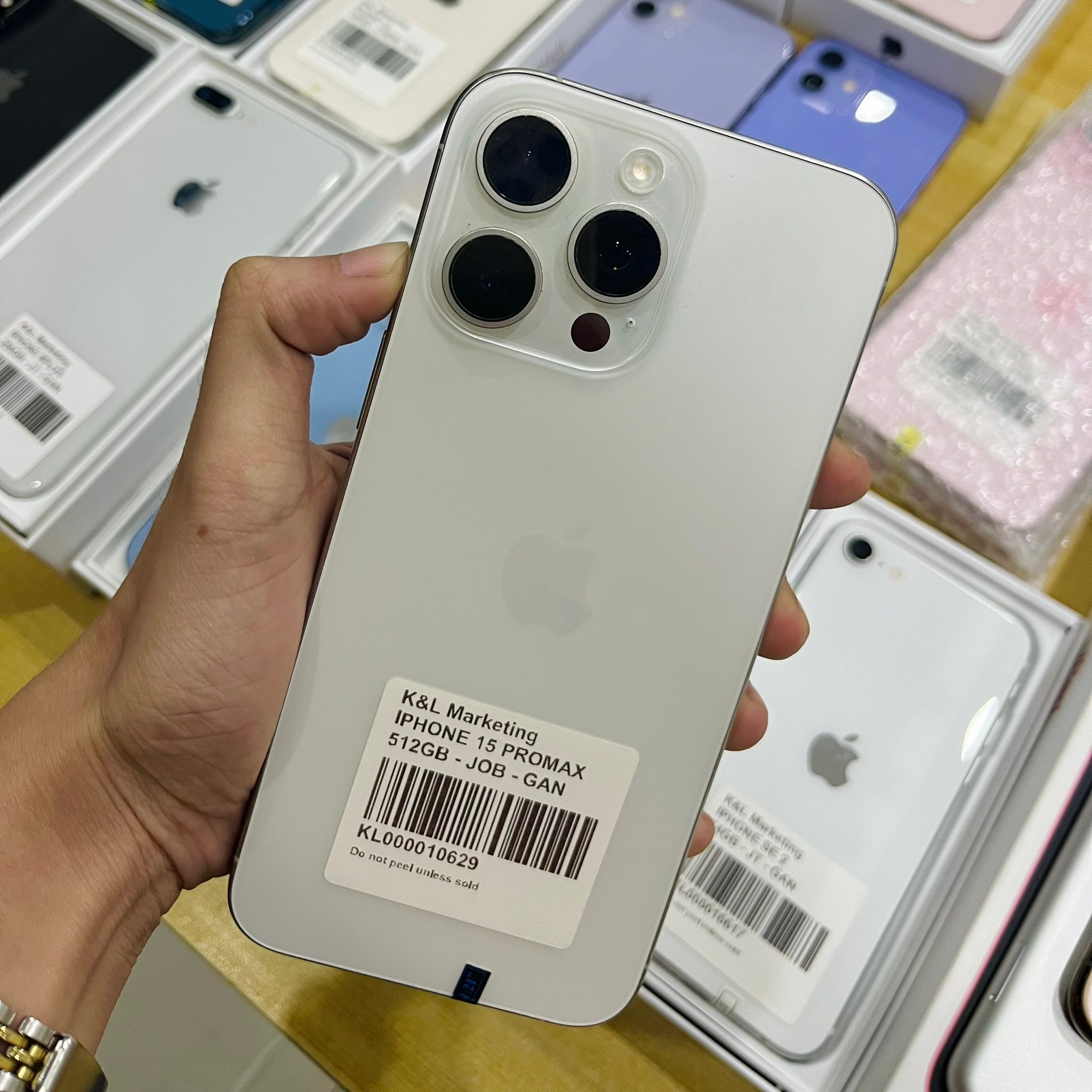 White Titanium iPhone 15 Pro Max 512gb is now at ₱51,999 Only 