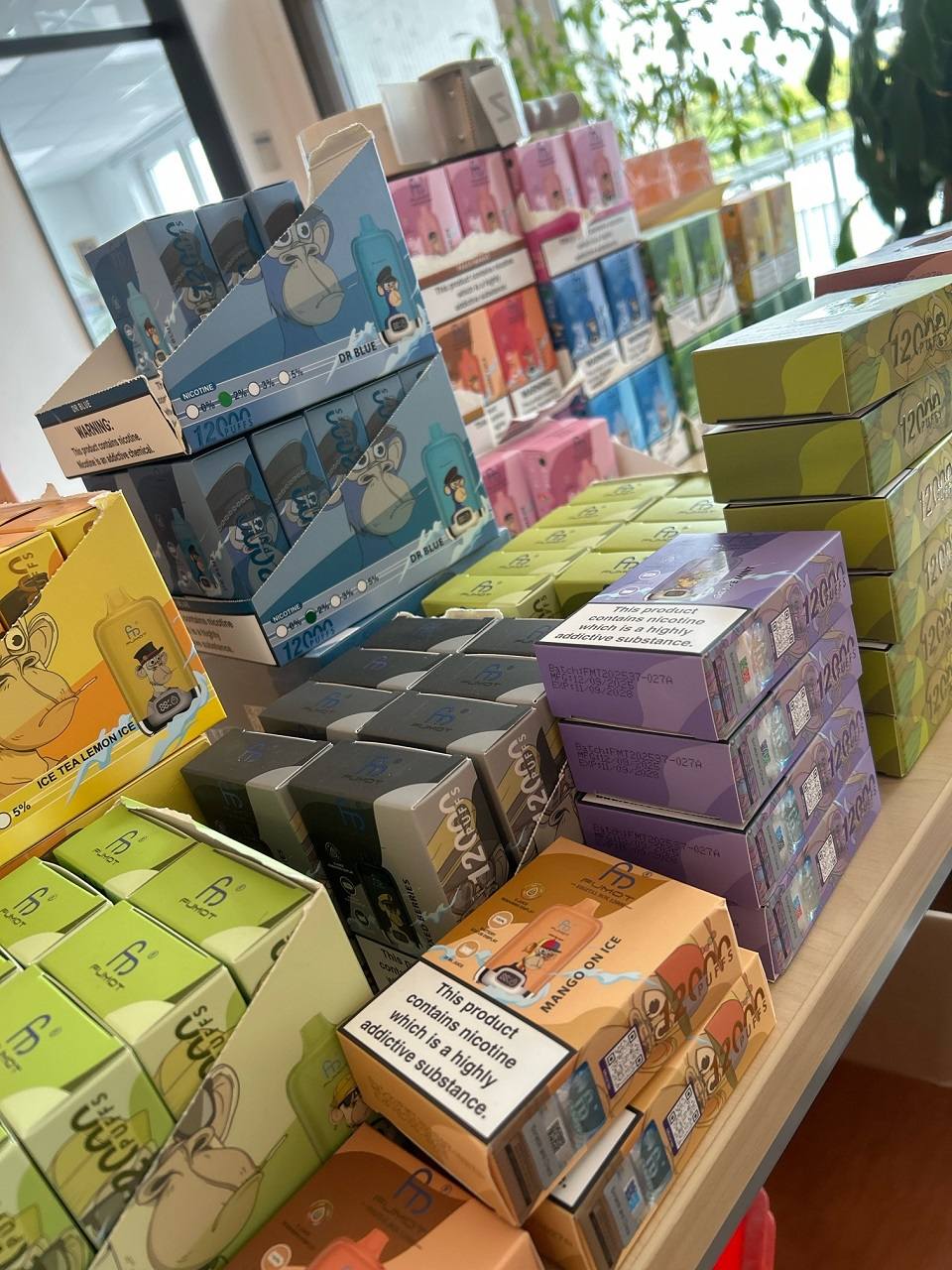 vapes beschlagnahmt 🚬💥 Zoll-Razzia: Über 30 Kilo illegaler Shisha-Tabak und Tausende Vapes  beschlagnahmt – Steuerschaden über 7.000 €