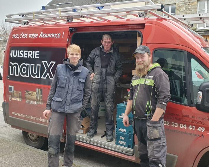 👷 Notre équipe est sur le terrain ! 📍... - Menuiserie Lemaux | Facebook