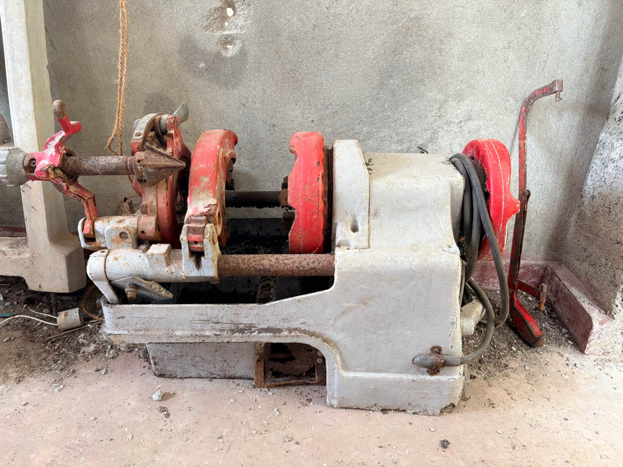 PIPE THREADING MACHINE | PRODUCTS | Rex Industries - Miscellaneous ...
