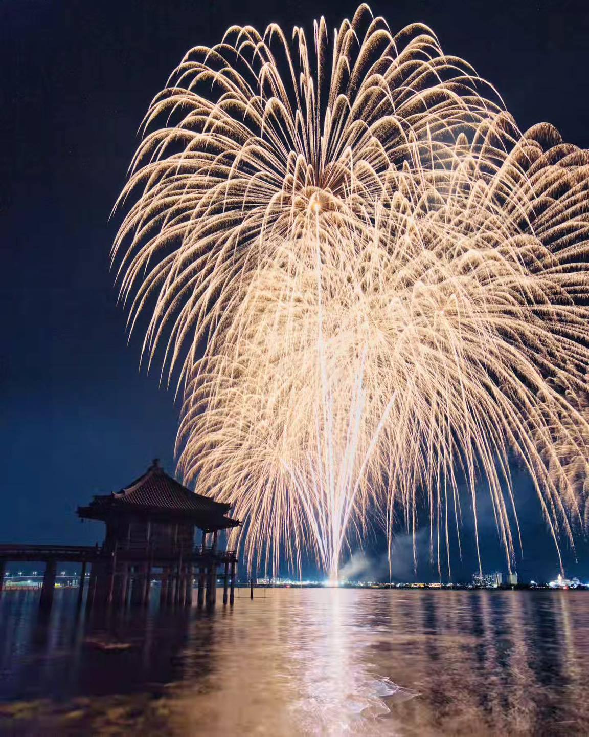 しがトコ：滋賀のええトコ - 浮御堂に咲く、夏の花火 Photo by