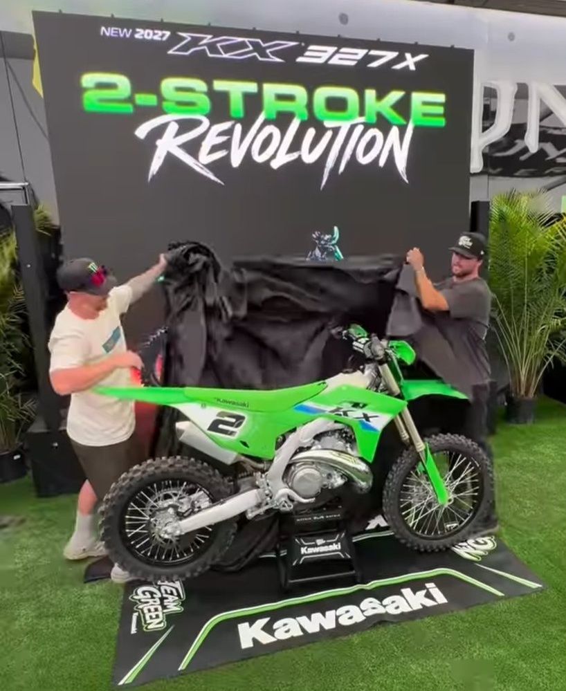 MXRoast - Ryan Villopoto unveils the Kx 327 here at Loretta's