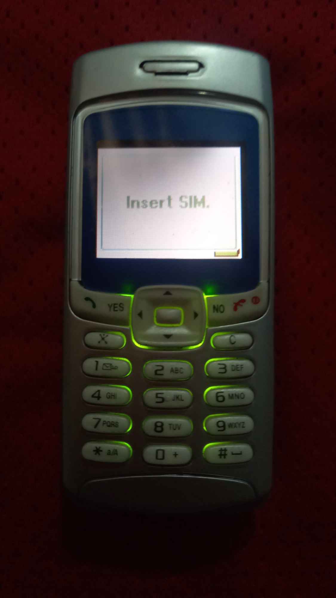 Precioso teléfono de colección T237 Sony Ericsson con cargador ...