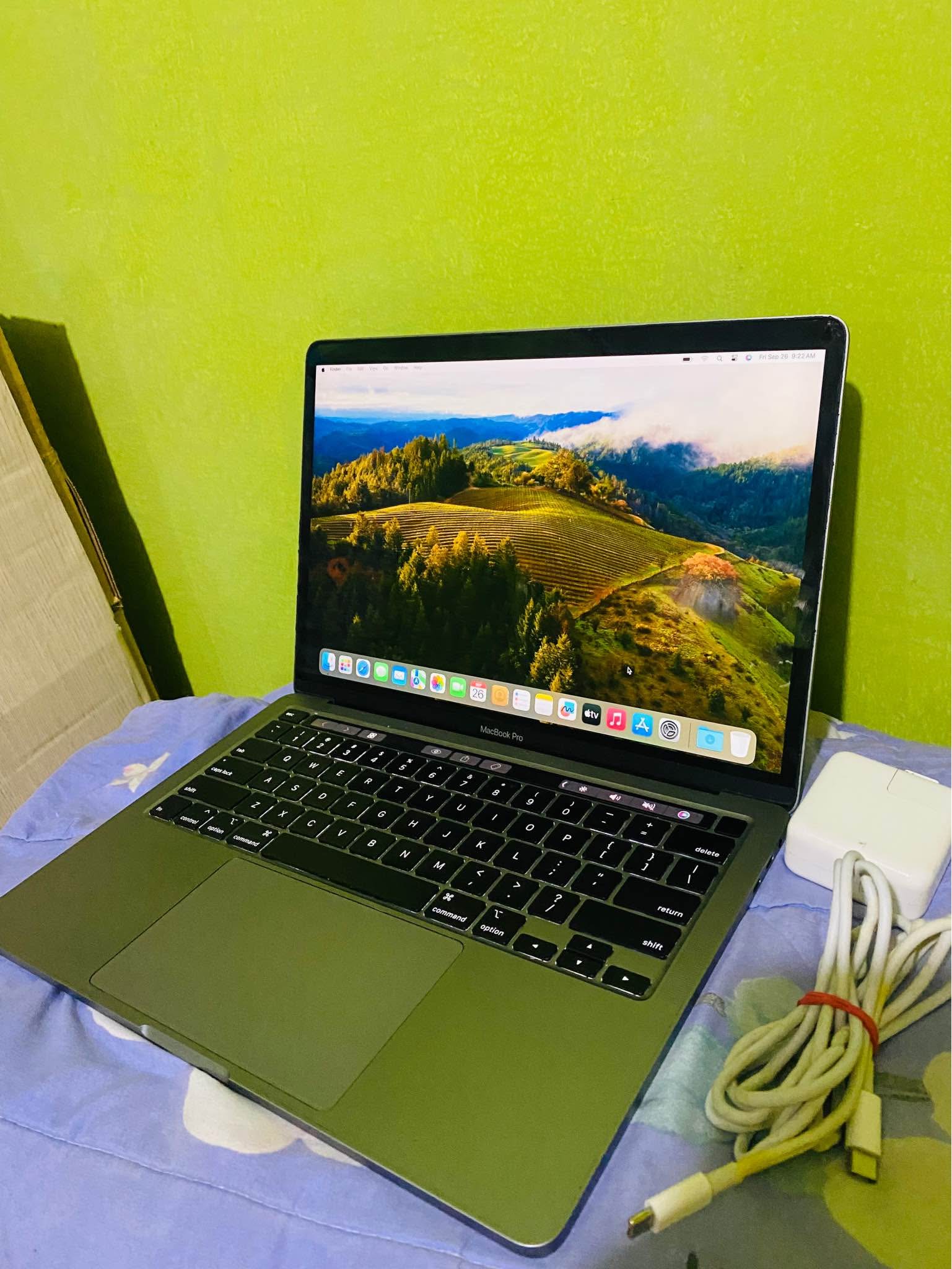 MacBook Pro 13- inch, 2020 TOUCHBAR CORE i5 16GB 512GB 4 TBT 3 