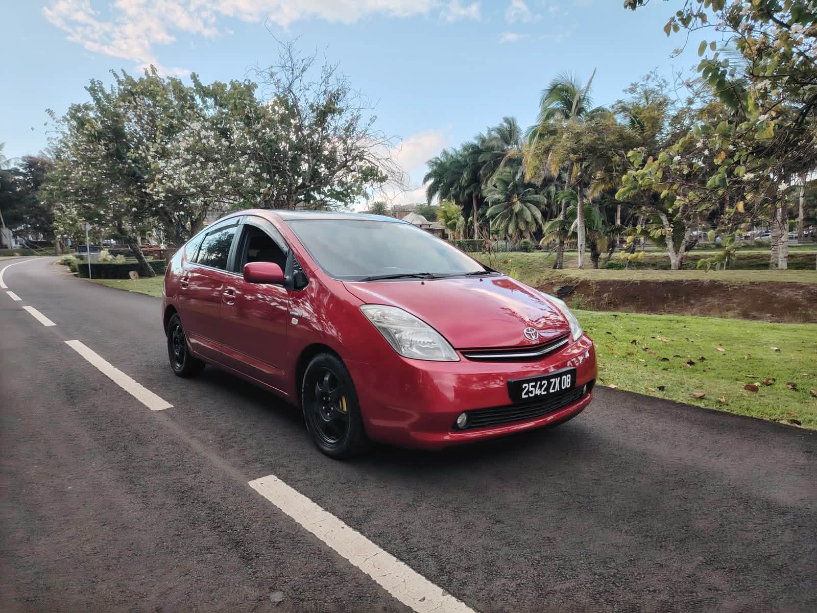 Toyota Prius Hybrid for sale in Moka, Mauritius - Rs 295,000