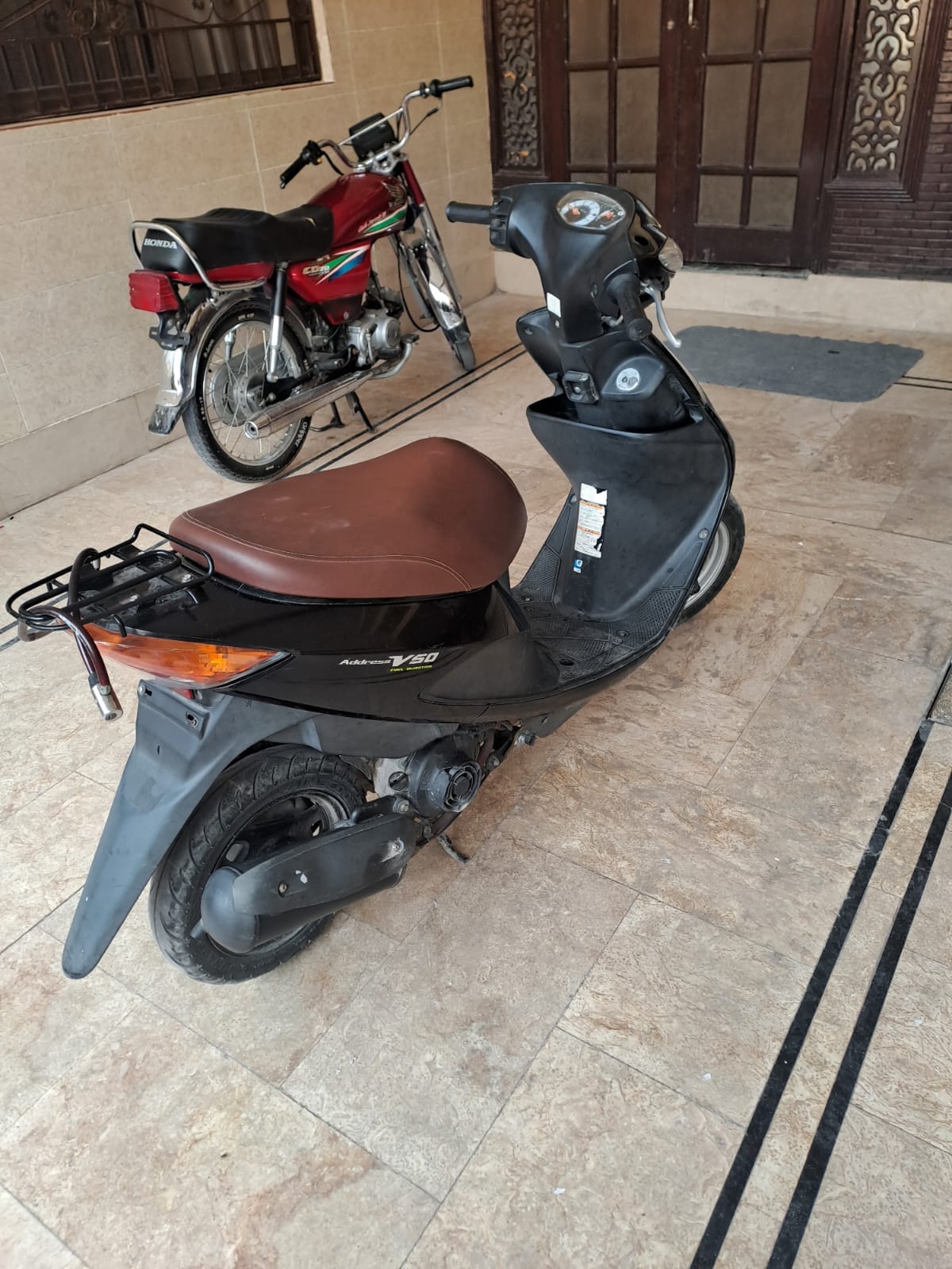Suzuki ADDRESS V50 scooter specifications and sales information