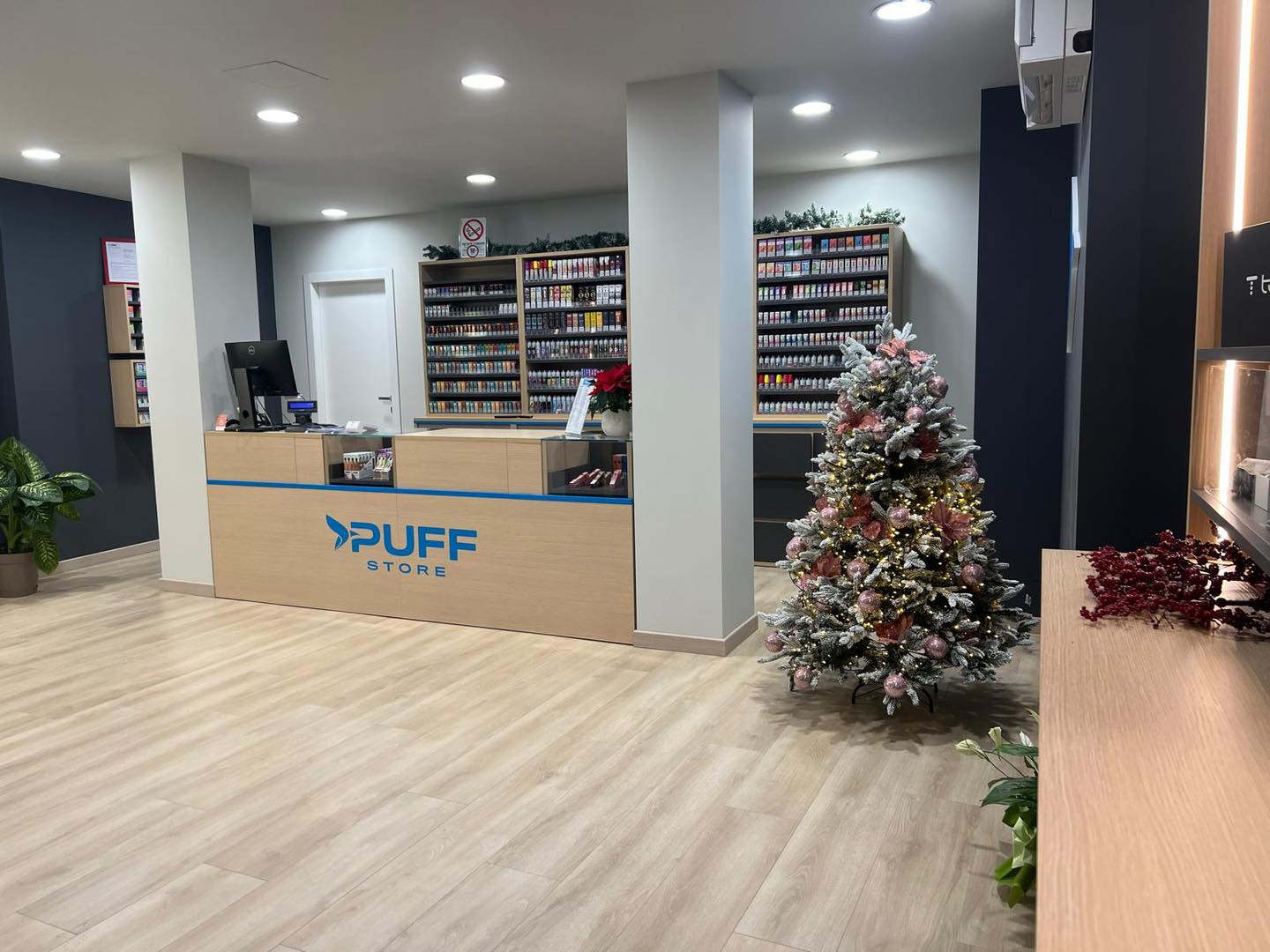 Puff Store Piramidi Centro Commerciale - VI - 📢 Siamo alla ricerca di ...