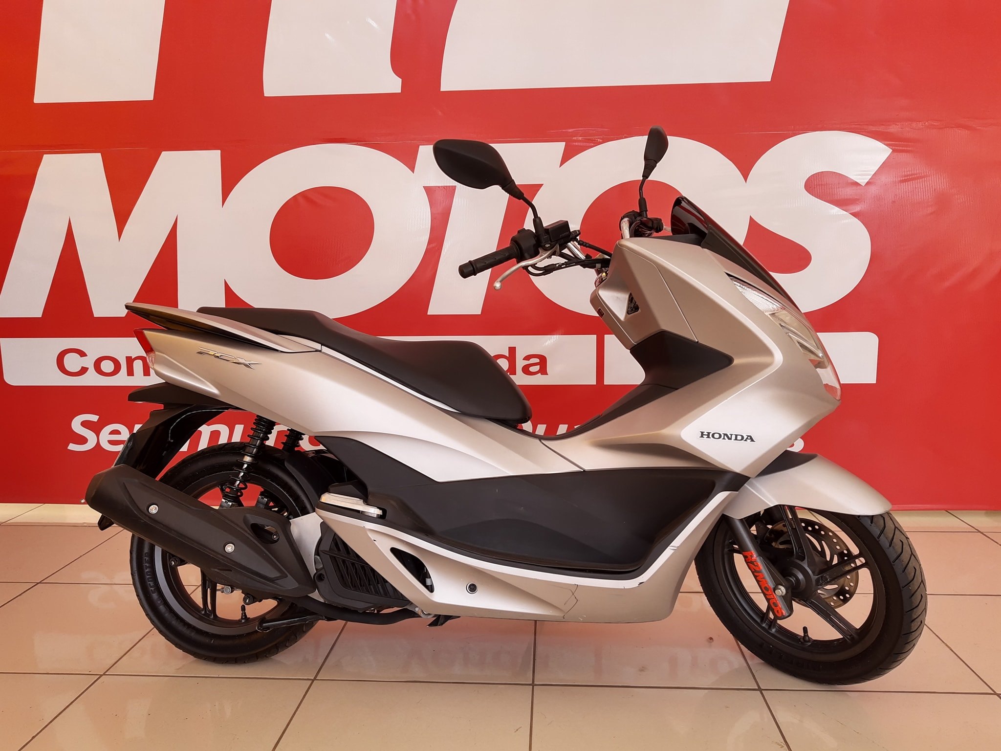 💥 HONDA PCX PRATA 2018💥... - R2 Motos - Arcos